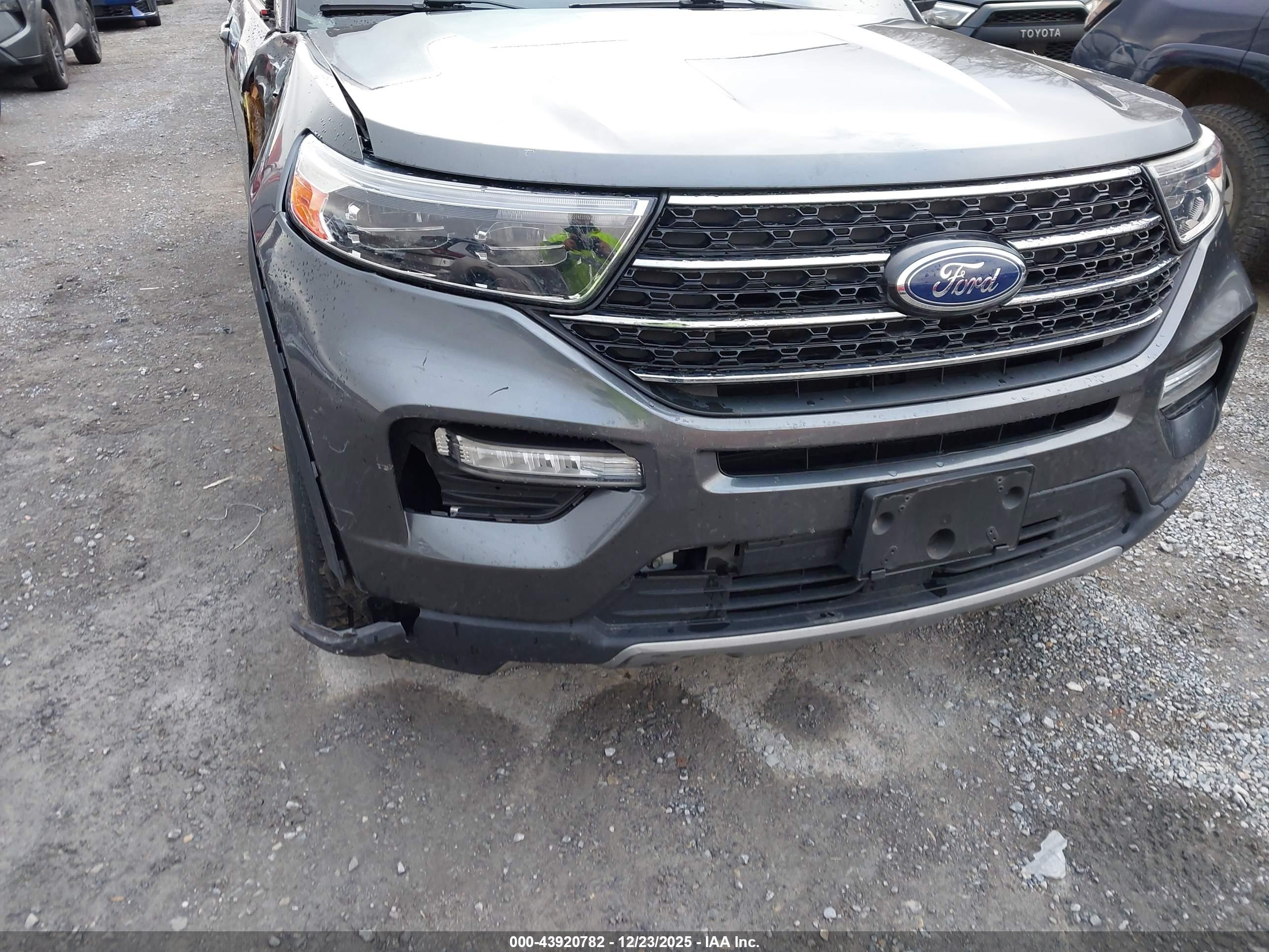 FORD EXPLORER image 6