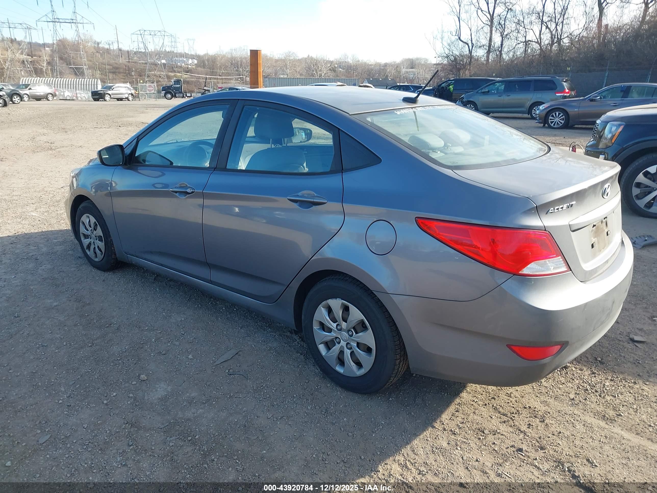 HYUNDAI ACCENT image 3