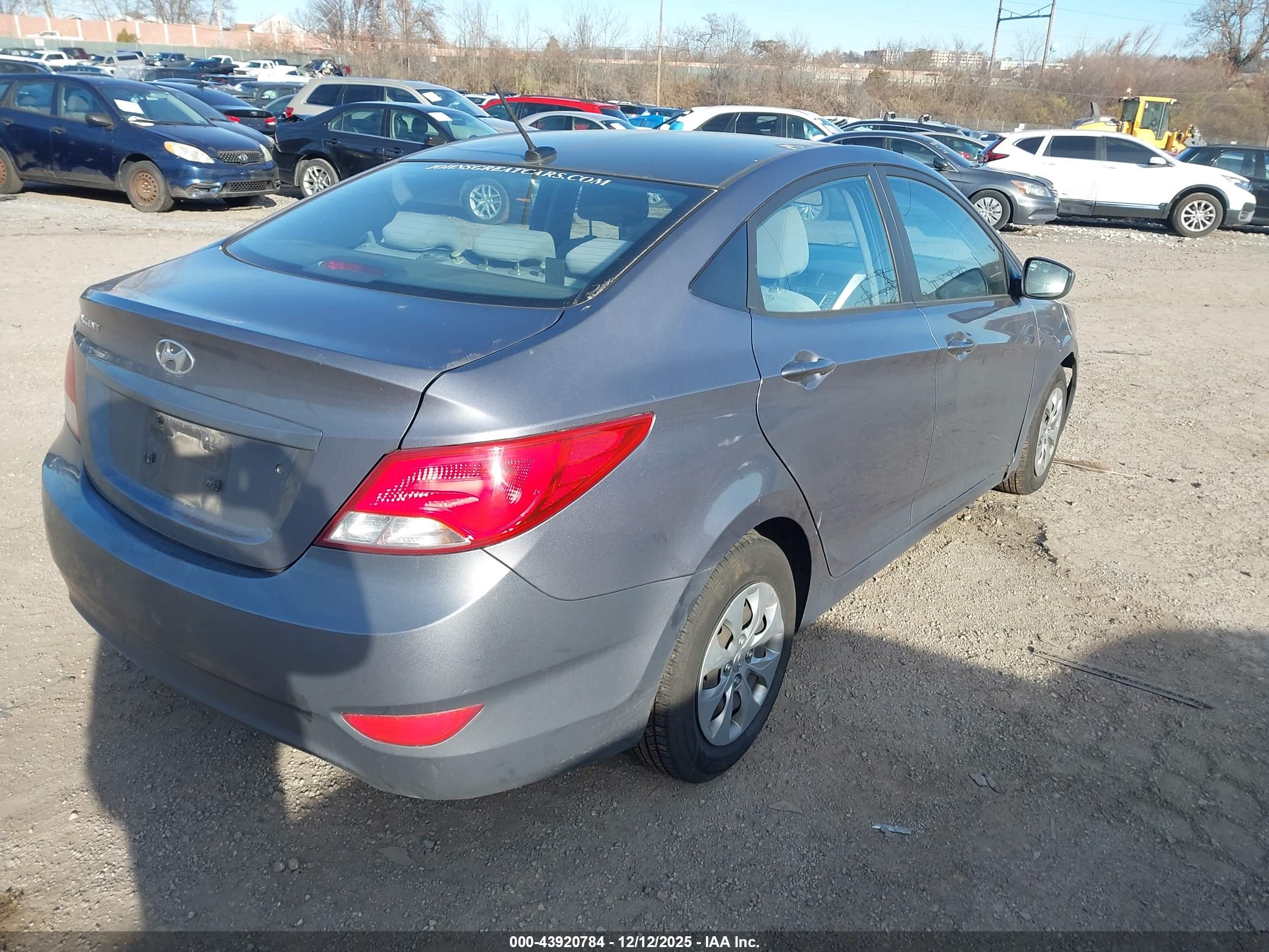 HYUNDAI ACCENT image 4