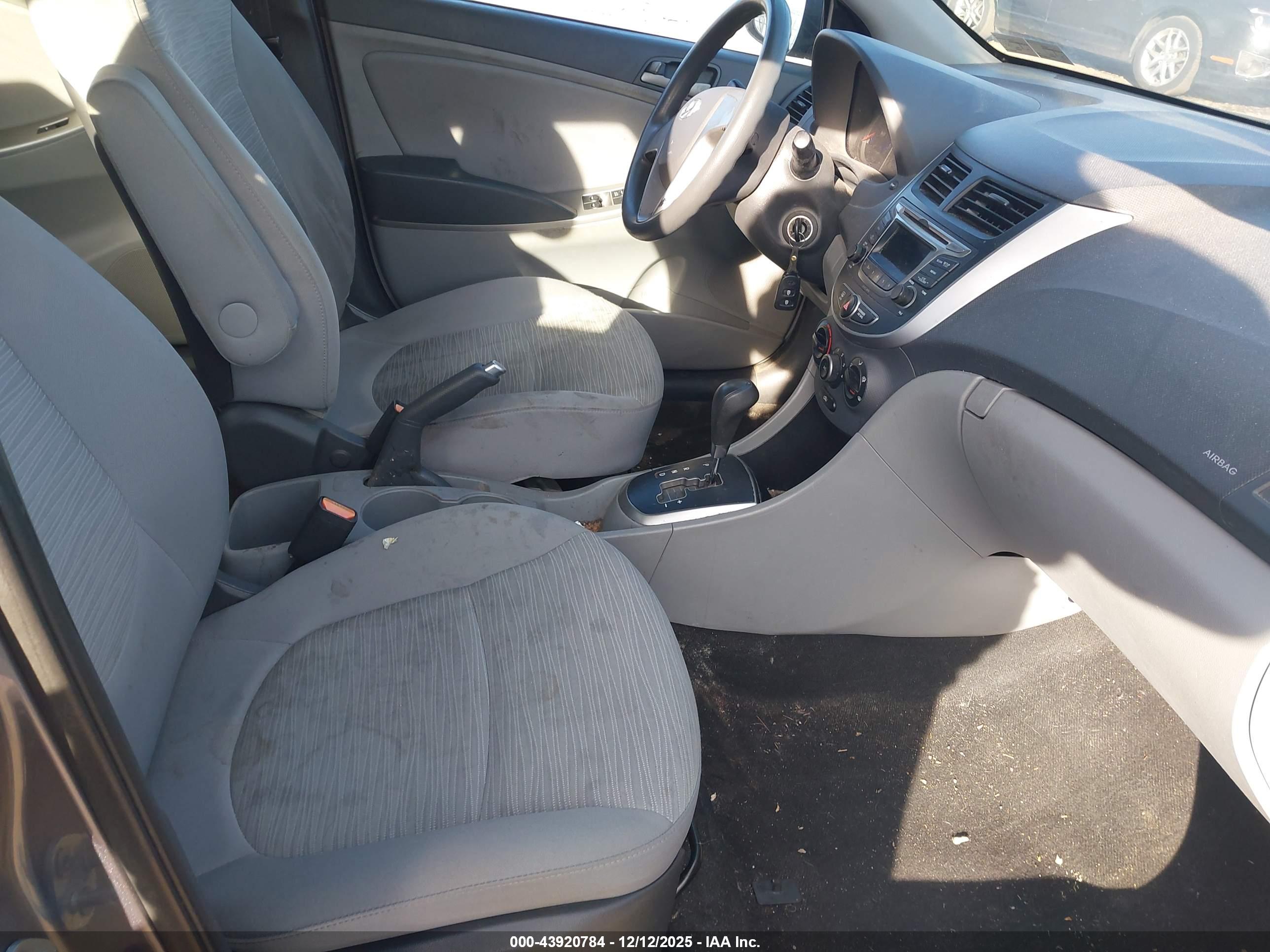 HYUNDAI ACCENT image 5