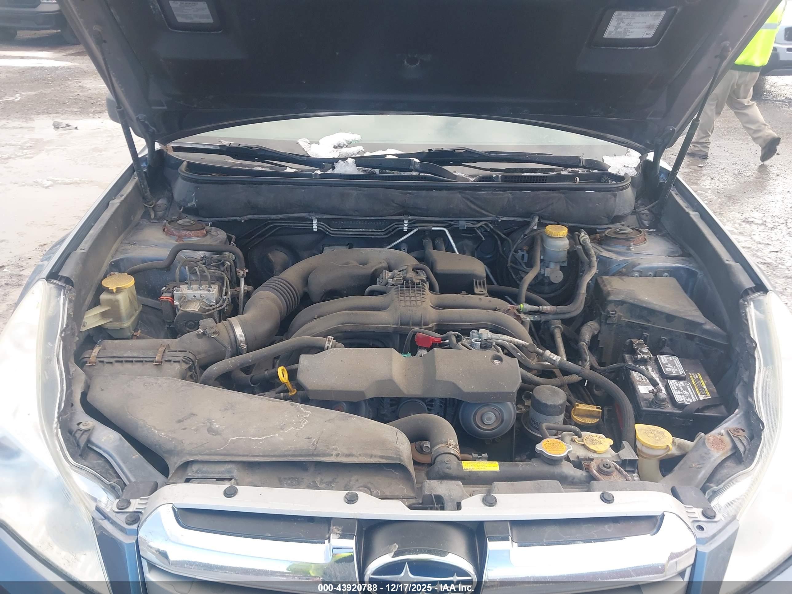 SUBARU OUTBACK image 10