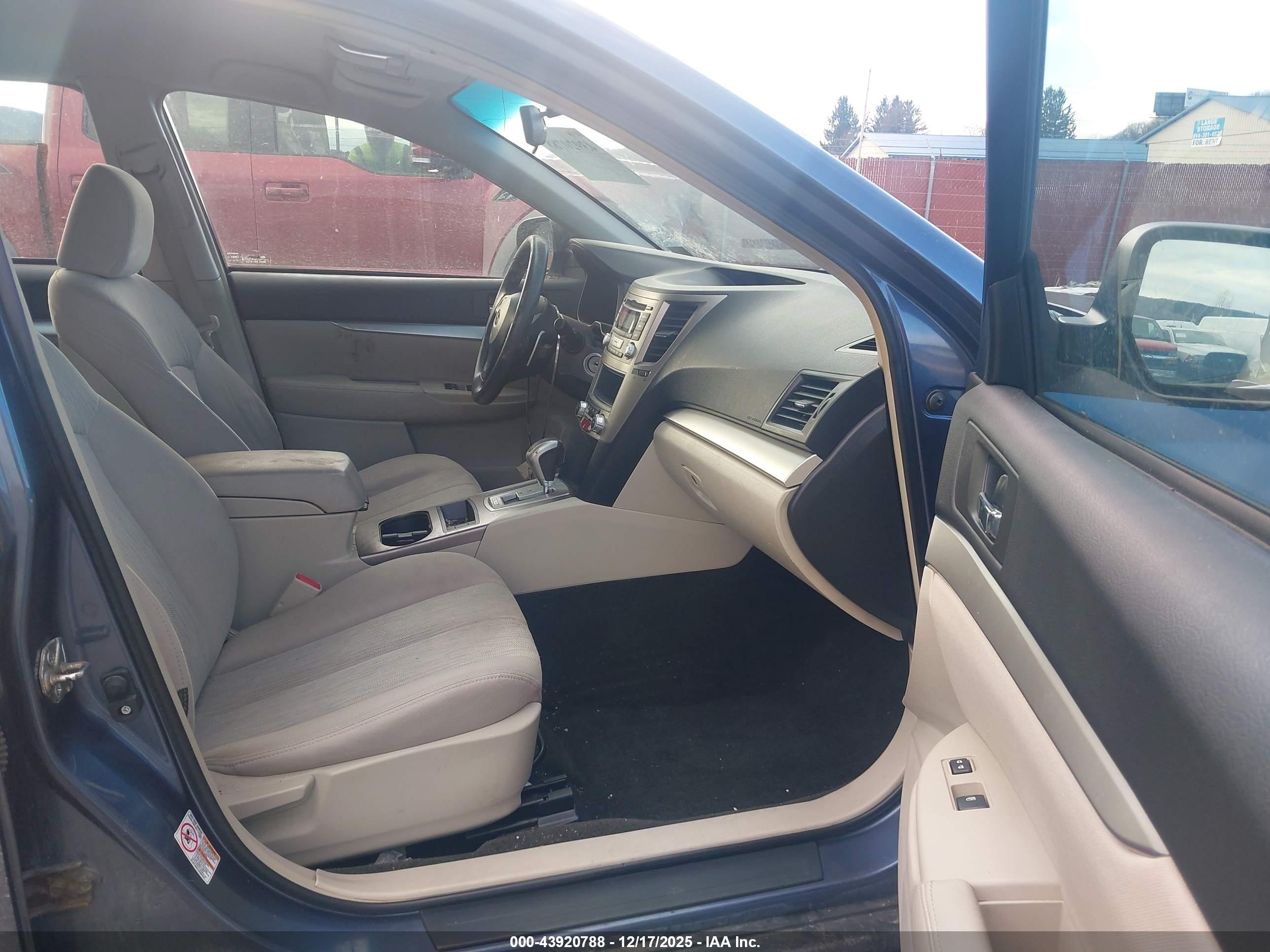 SUBARU OUTBACK image 5