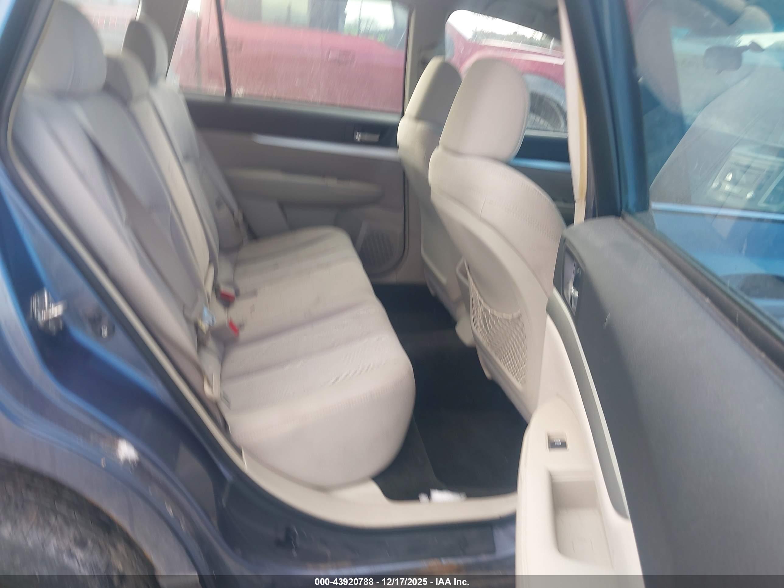 SUBARU OUTBACK image 8