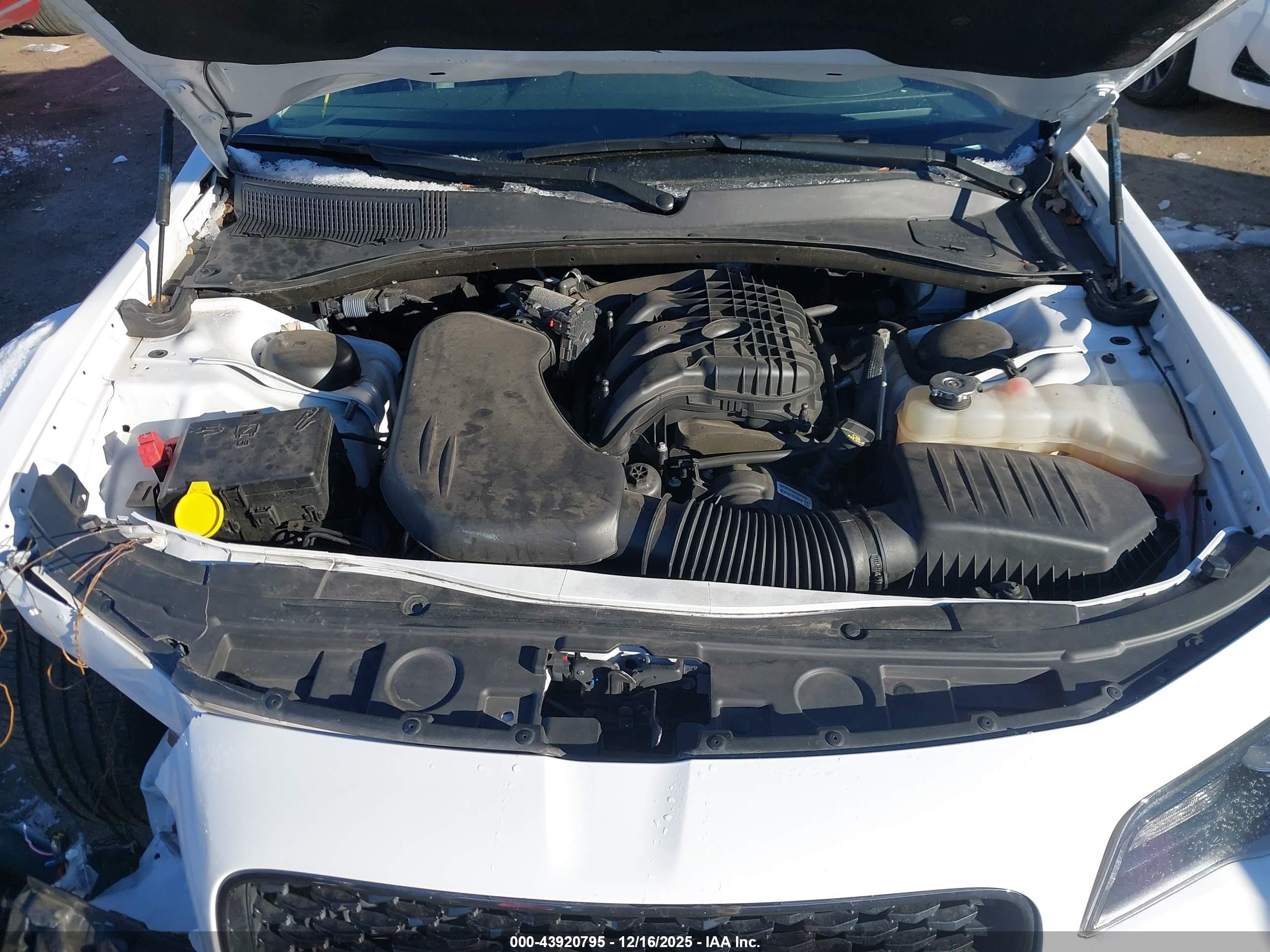 CHRYSLER 300 image 10