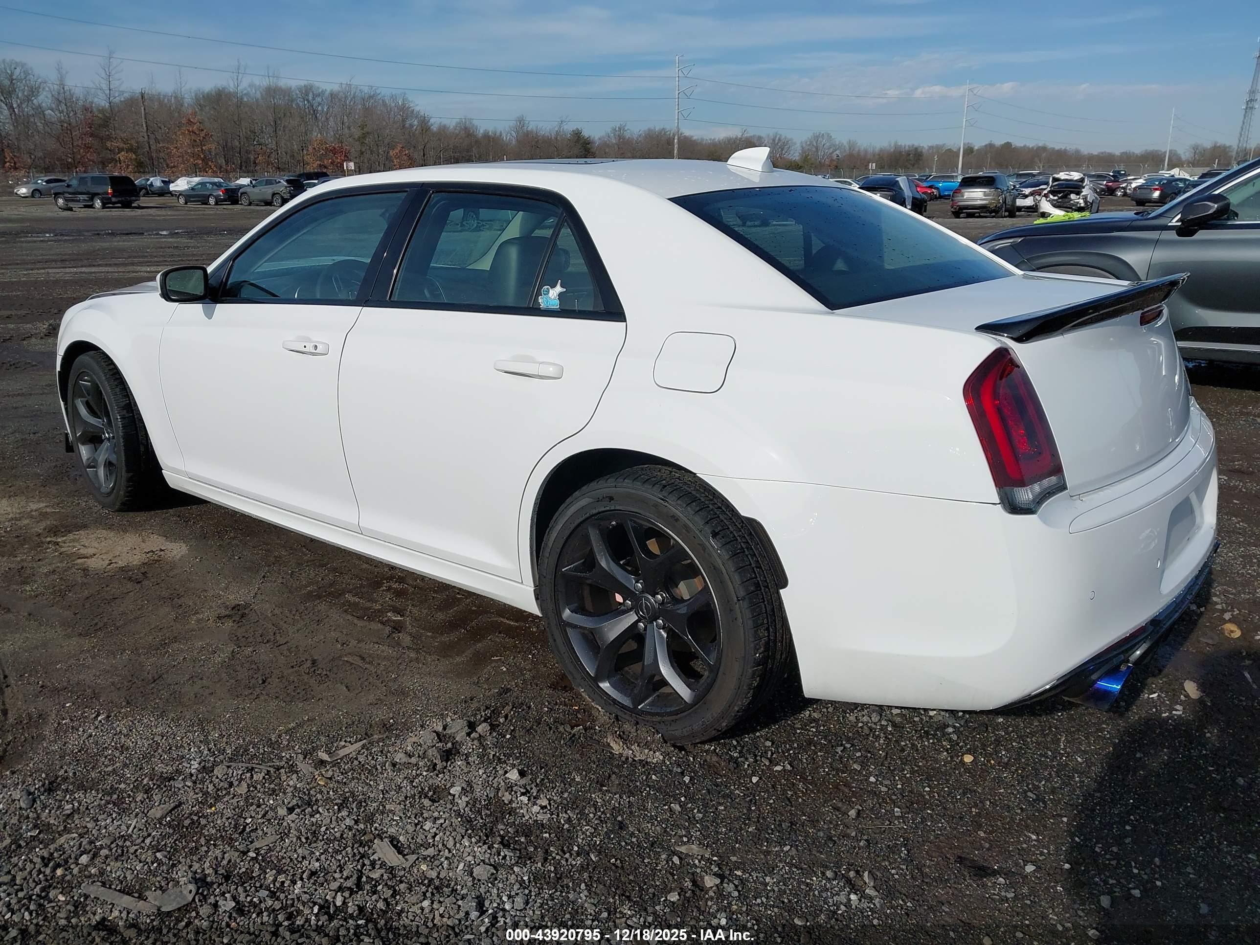 CHRYSLER 300 image 3