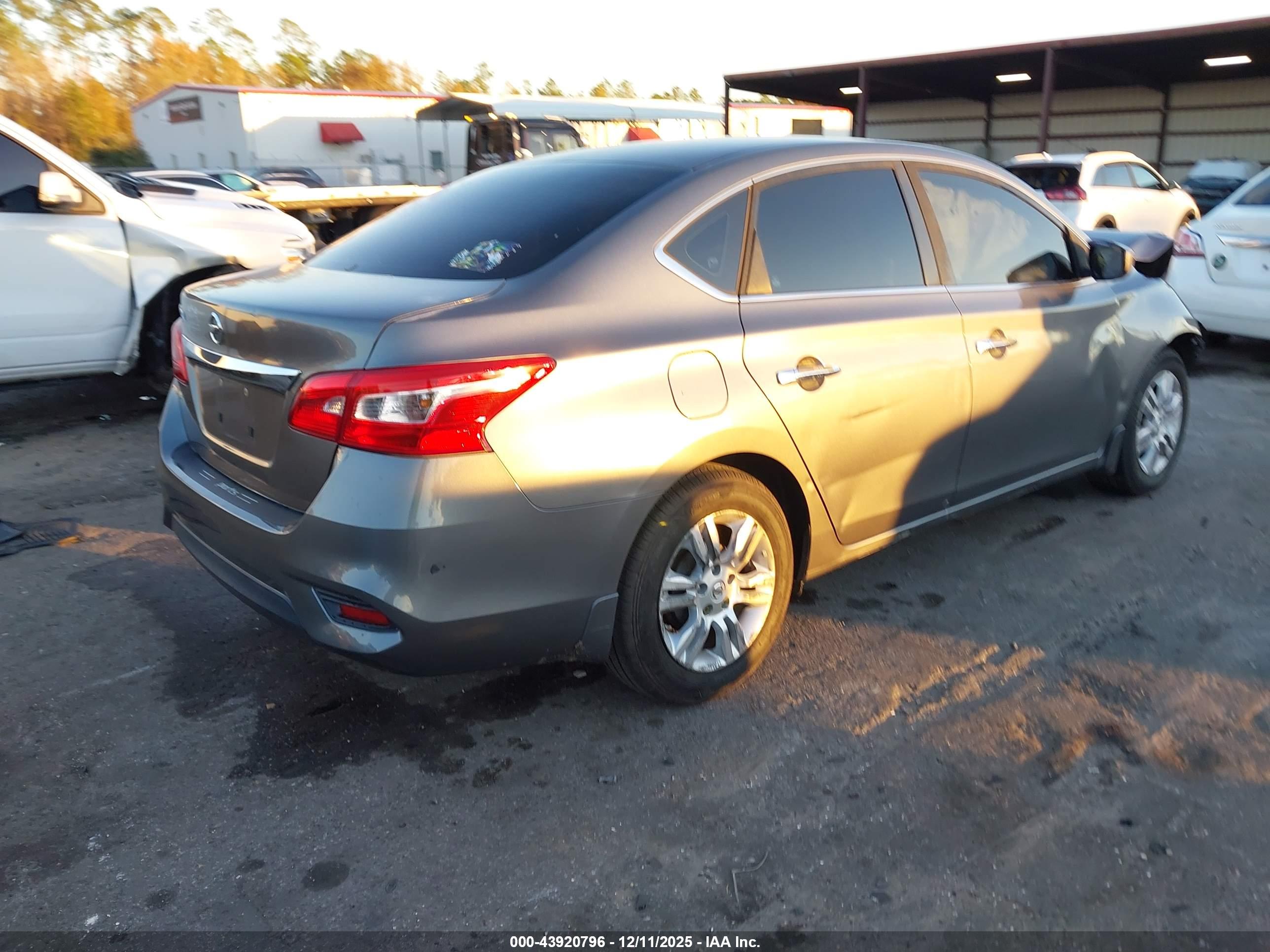 NISSAN SENTRA image 4