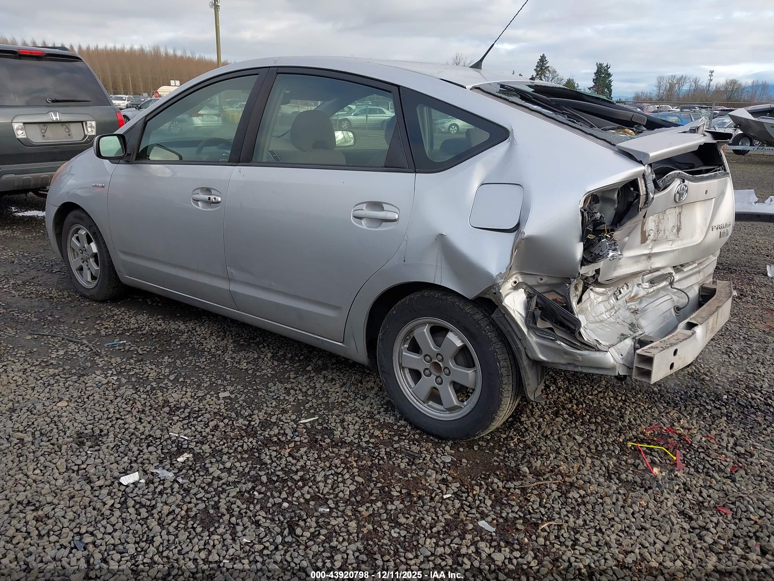 TOYOTA PRIUS image 3