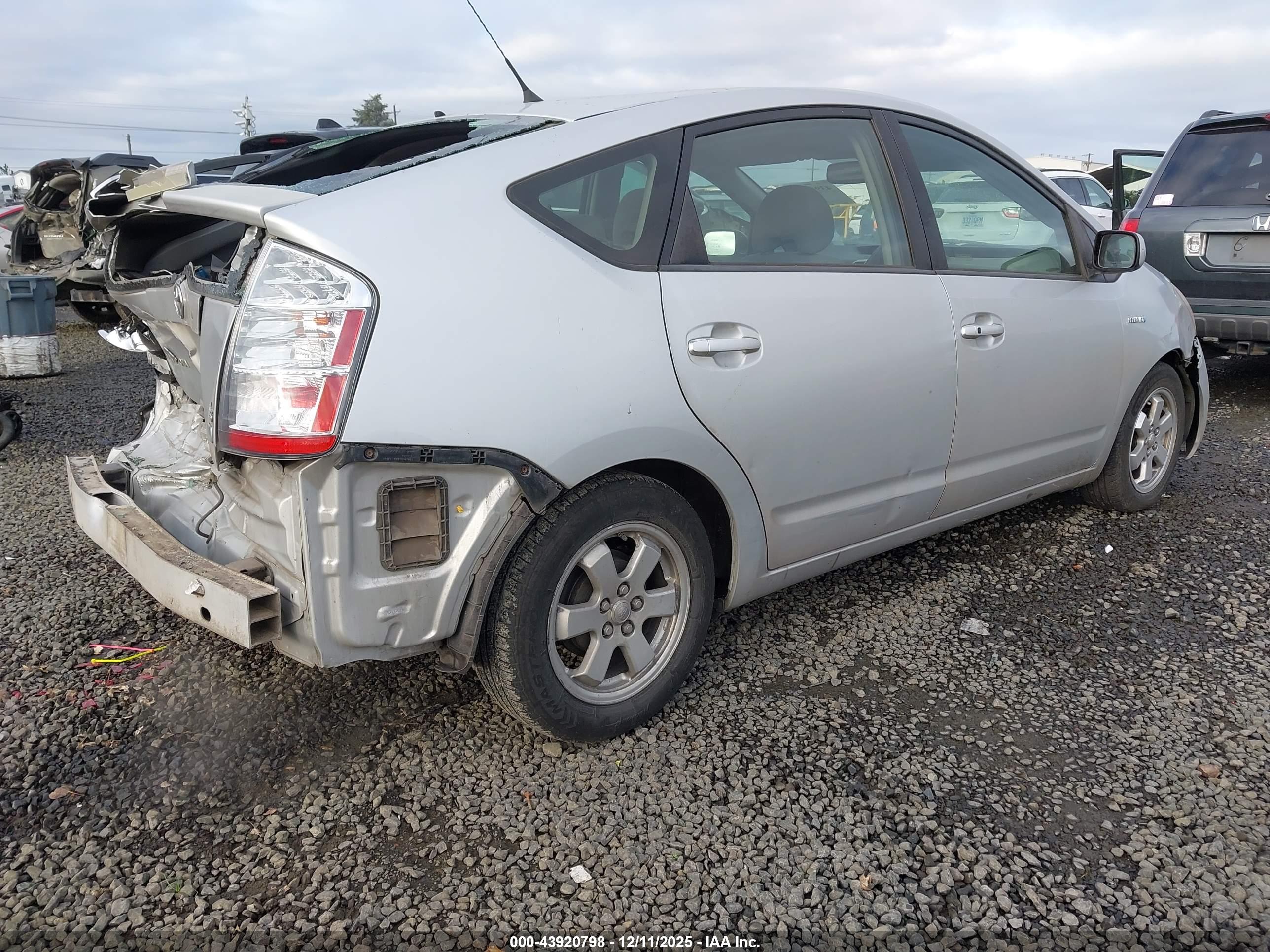 TOYOTA PRIUS image 4