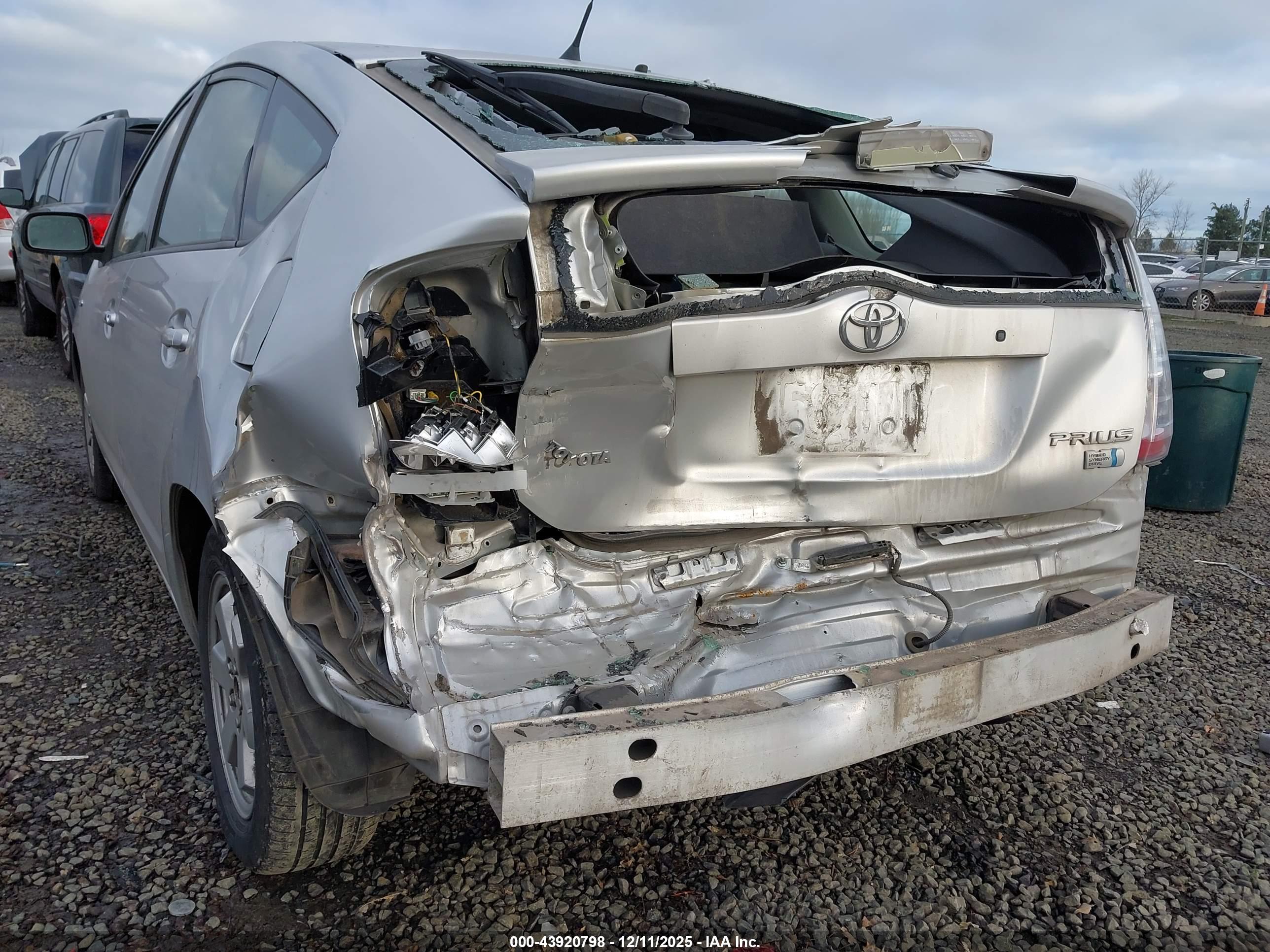 TOYOTA PRIUS image 6