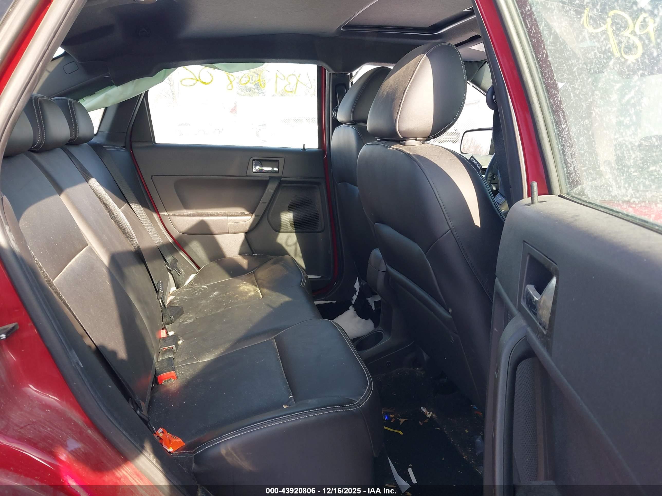 FORD FOCUS image 8