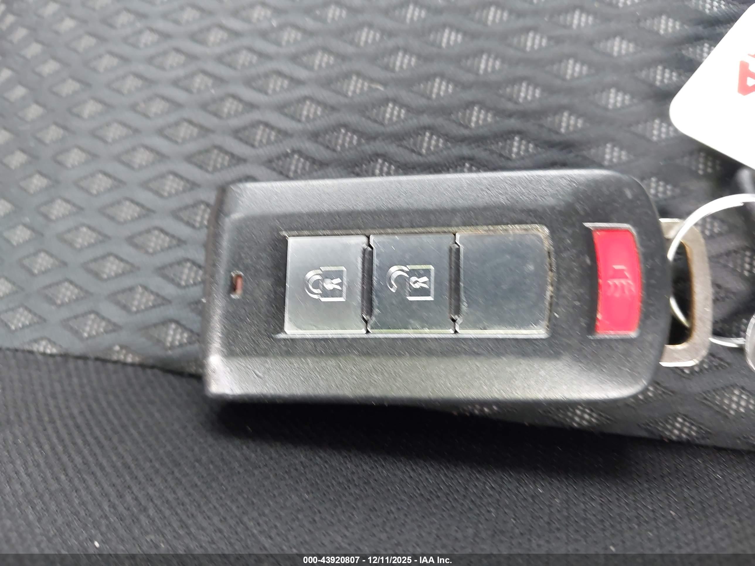 MITSUBISHI OUTLANDER image 11