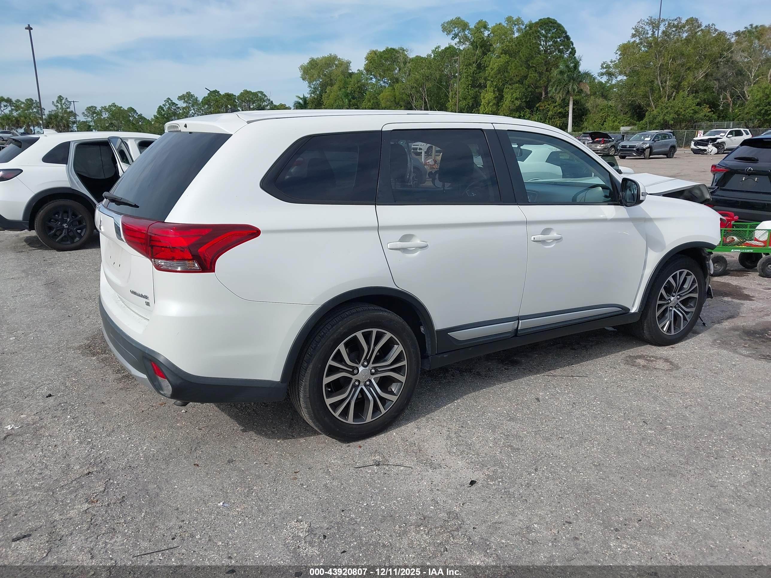 MITSUBISHI OUTLANDER image 4