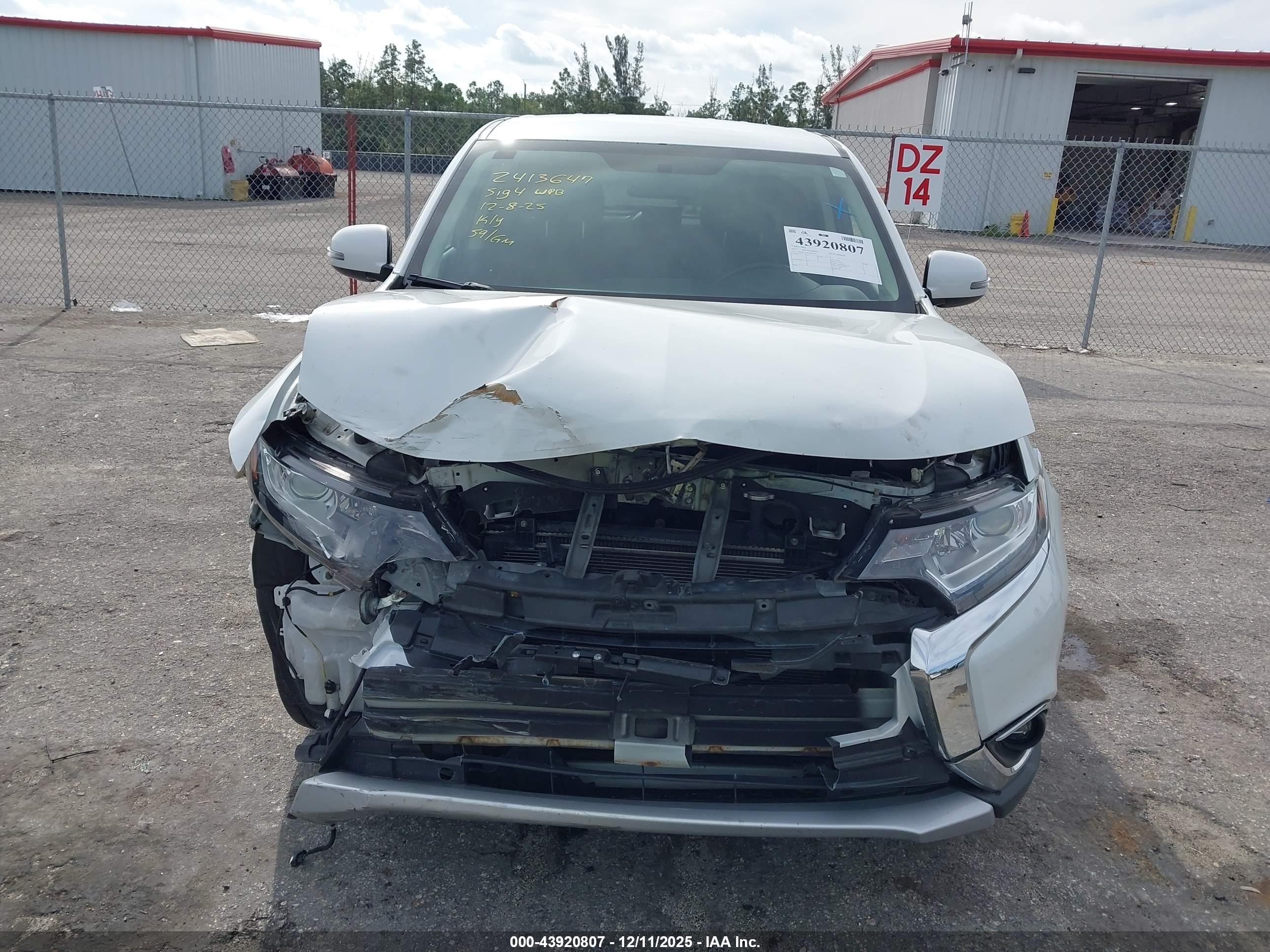 MITSUBISHI OUTLANDER image 6