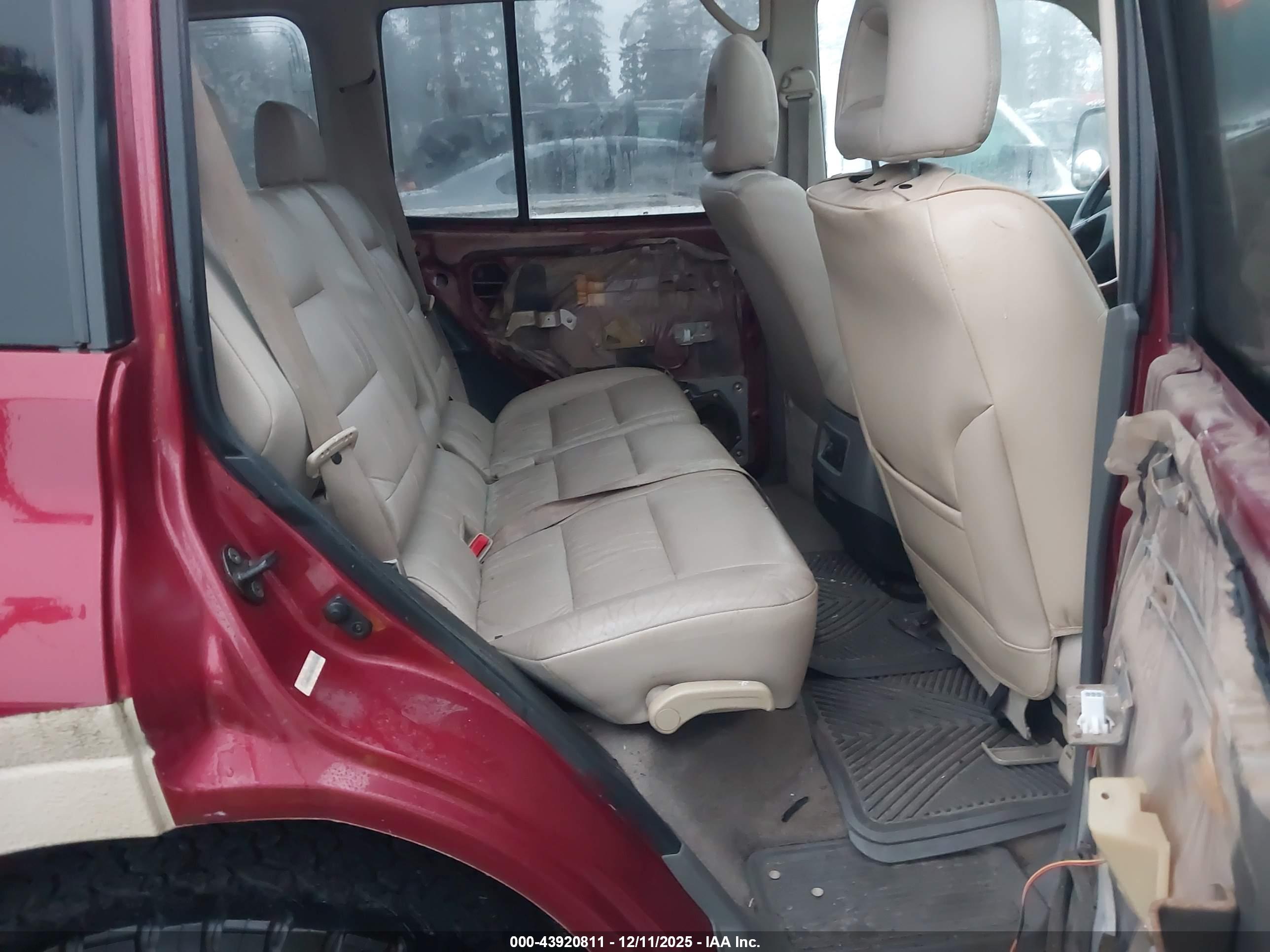 MITSUBISHI MONTERO image 8