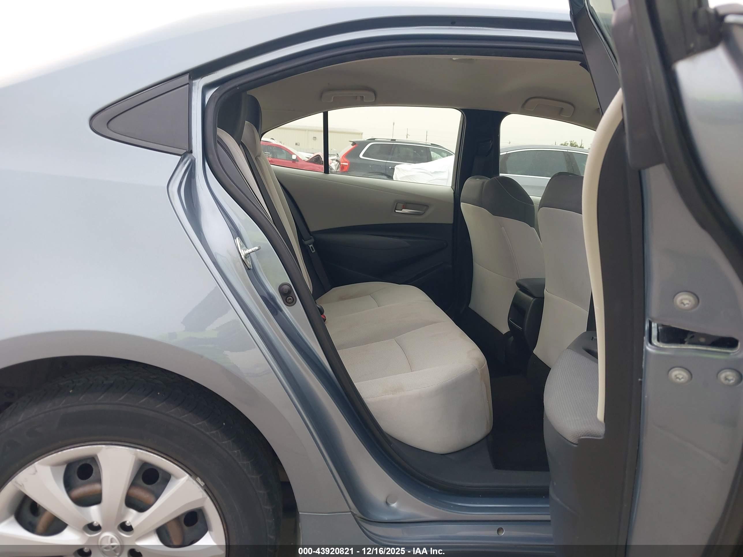 TOYOTA COROLLA image 8