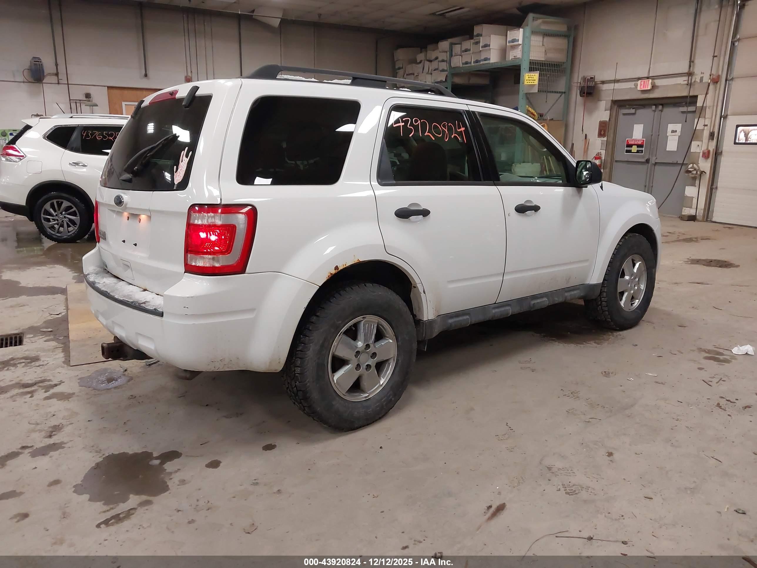 FORD ESCAPE image 4