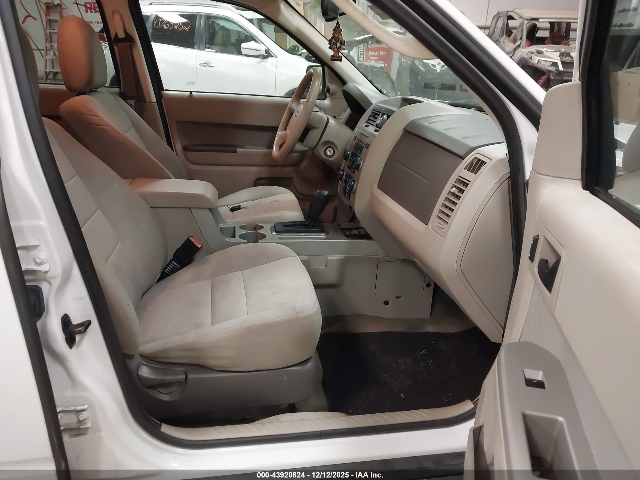 FORD ESCAPE image 5