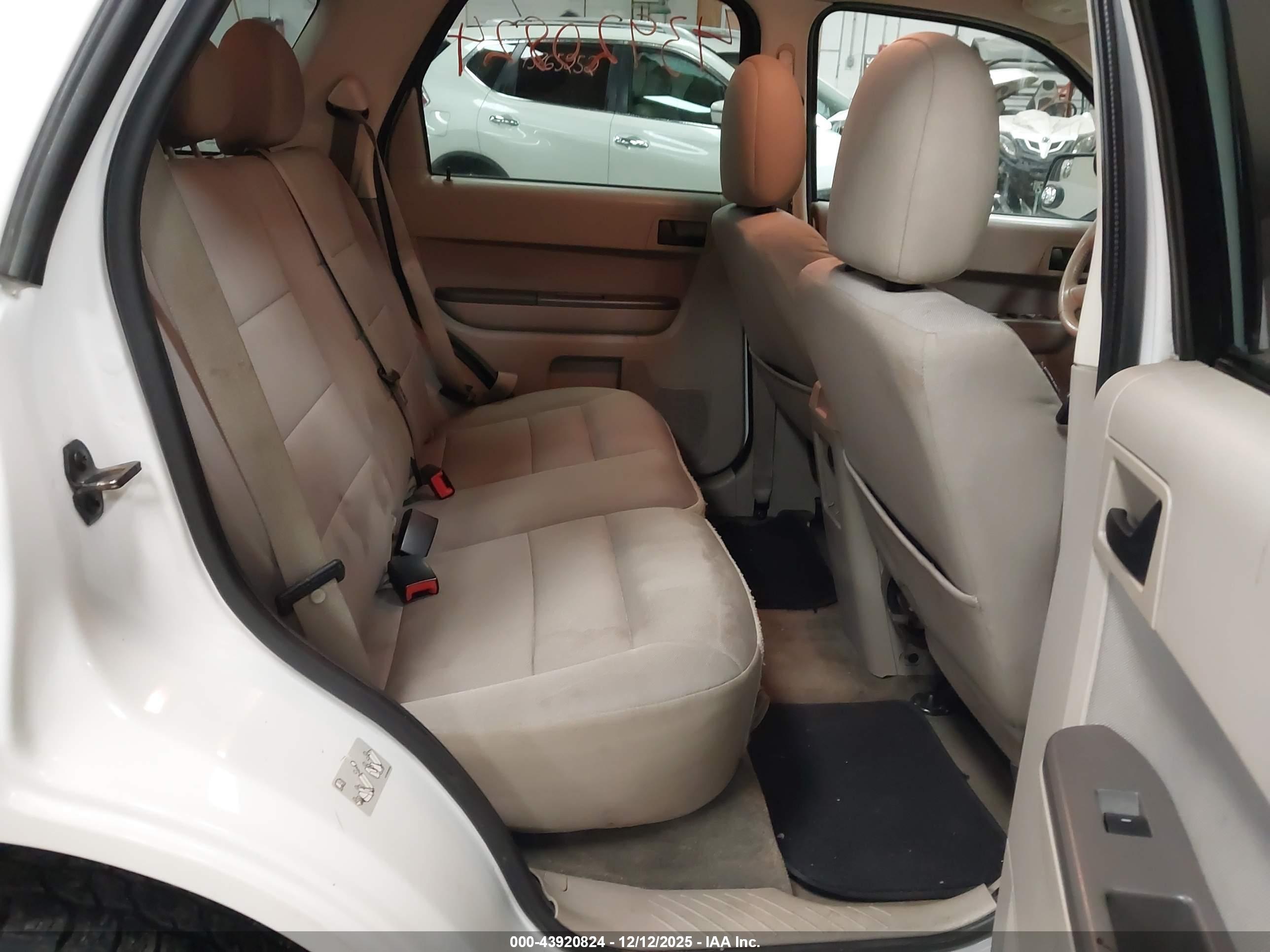 FORD ESCAPE image 8