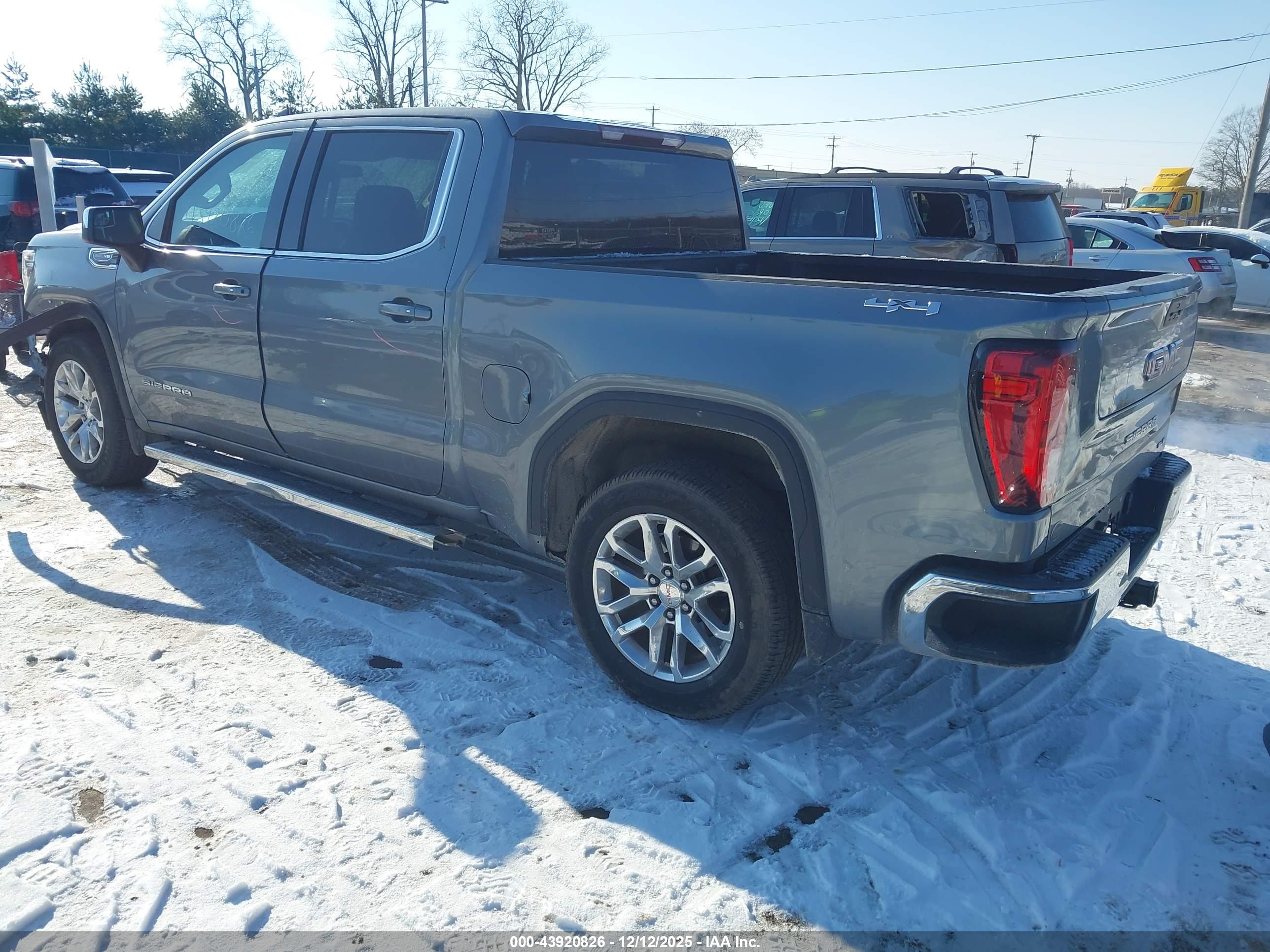 GMC SIERRA image 3