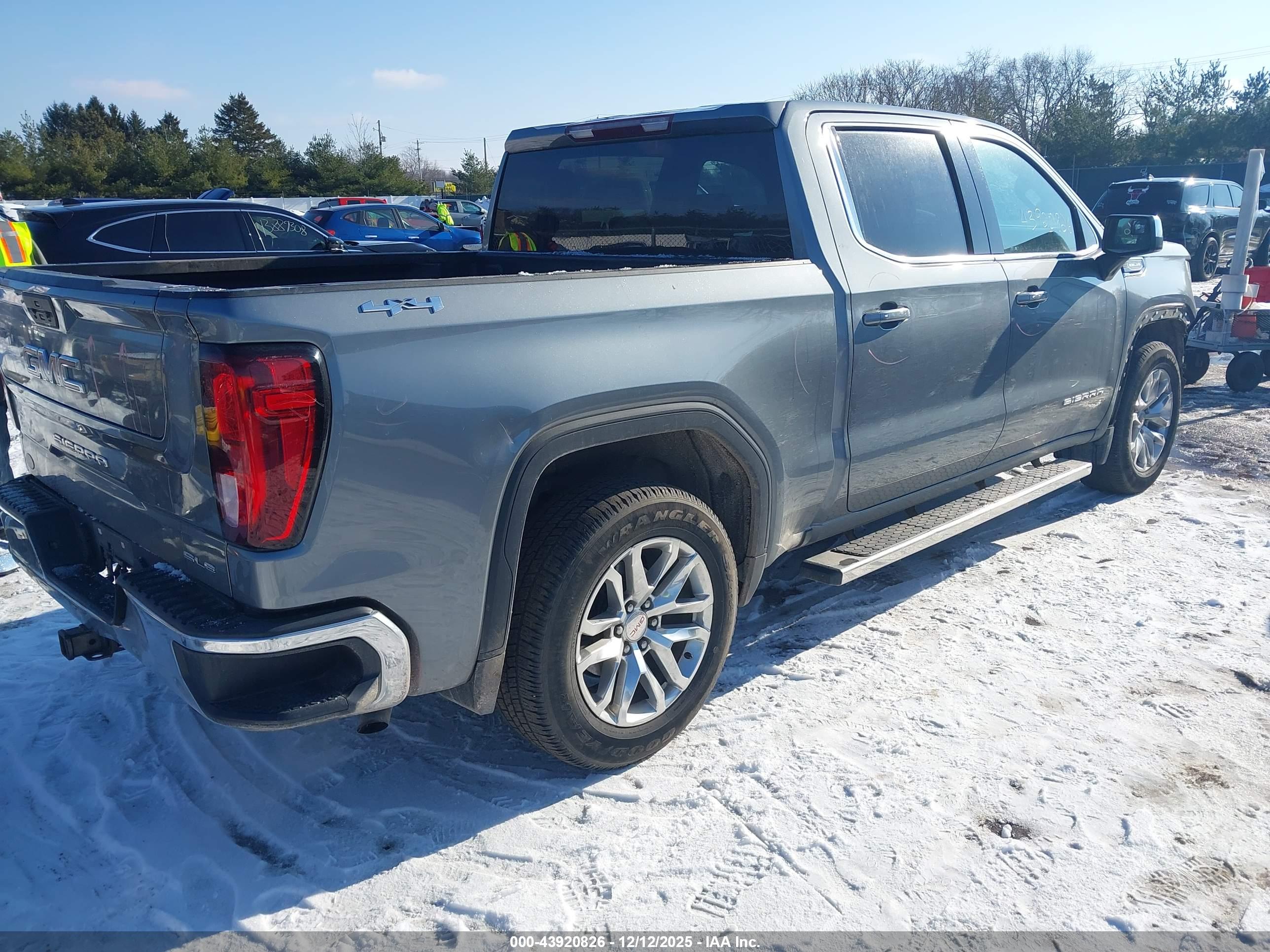 GMC SIERRA image 4