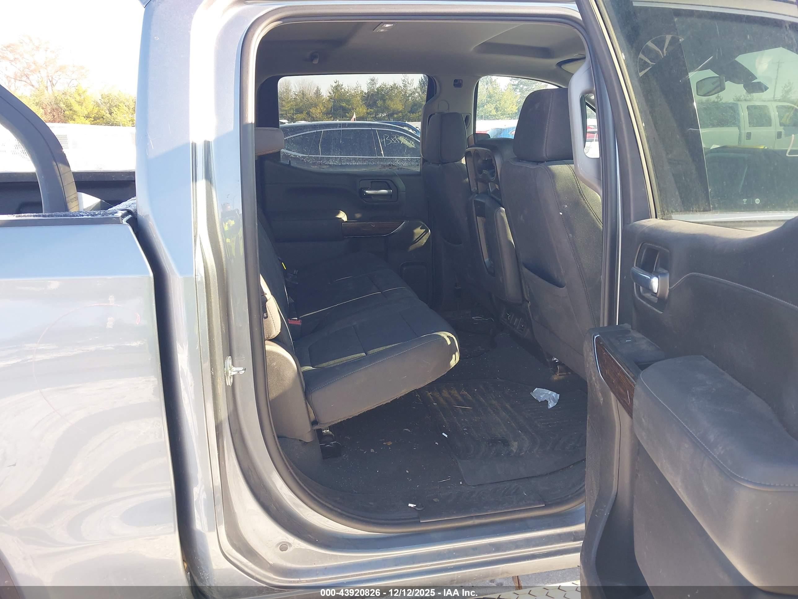 GMC SIERRA image 8
