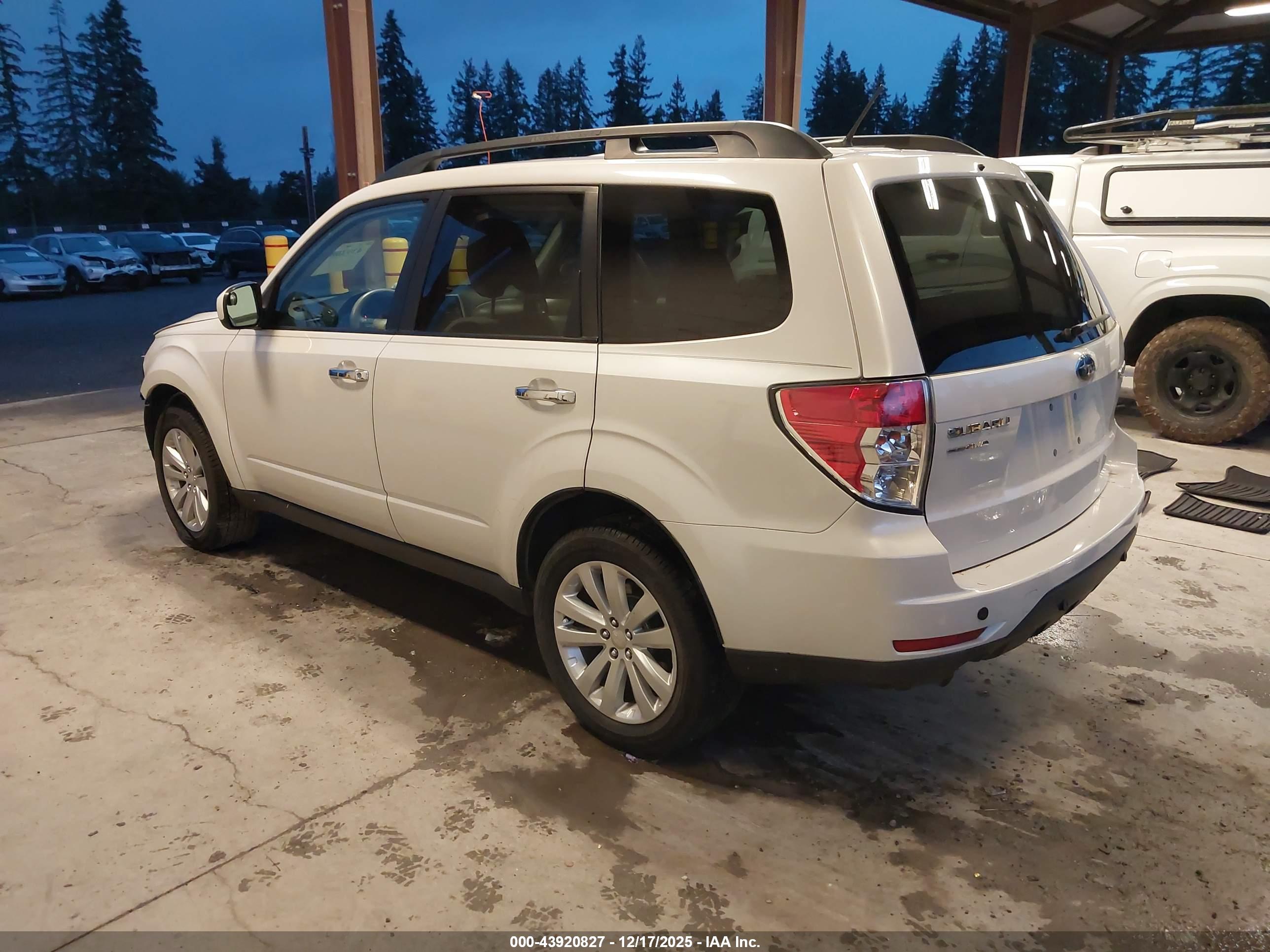 SUBARU FORESTER image 3