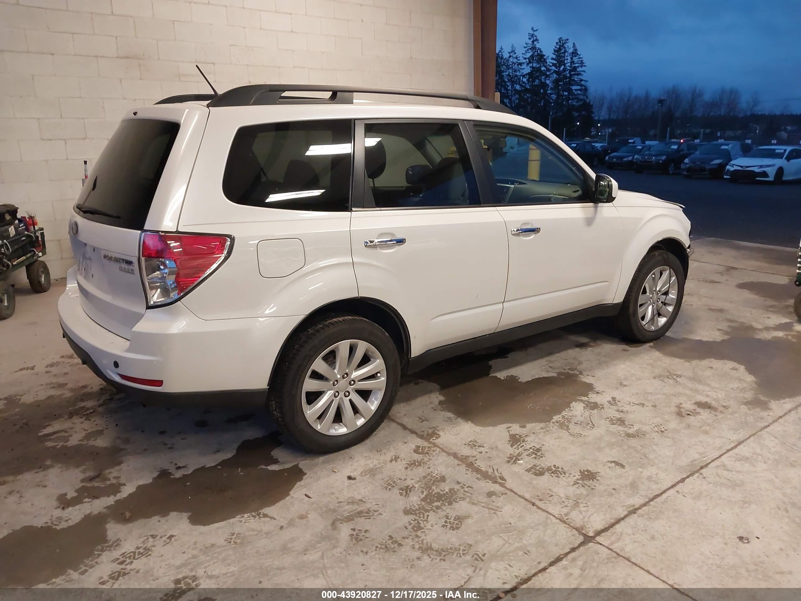 SUBARU FORESTER image 4