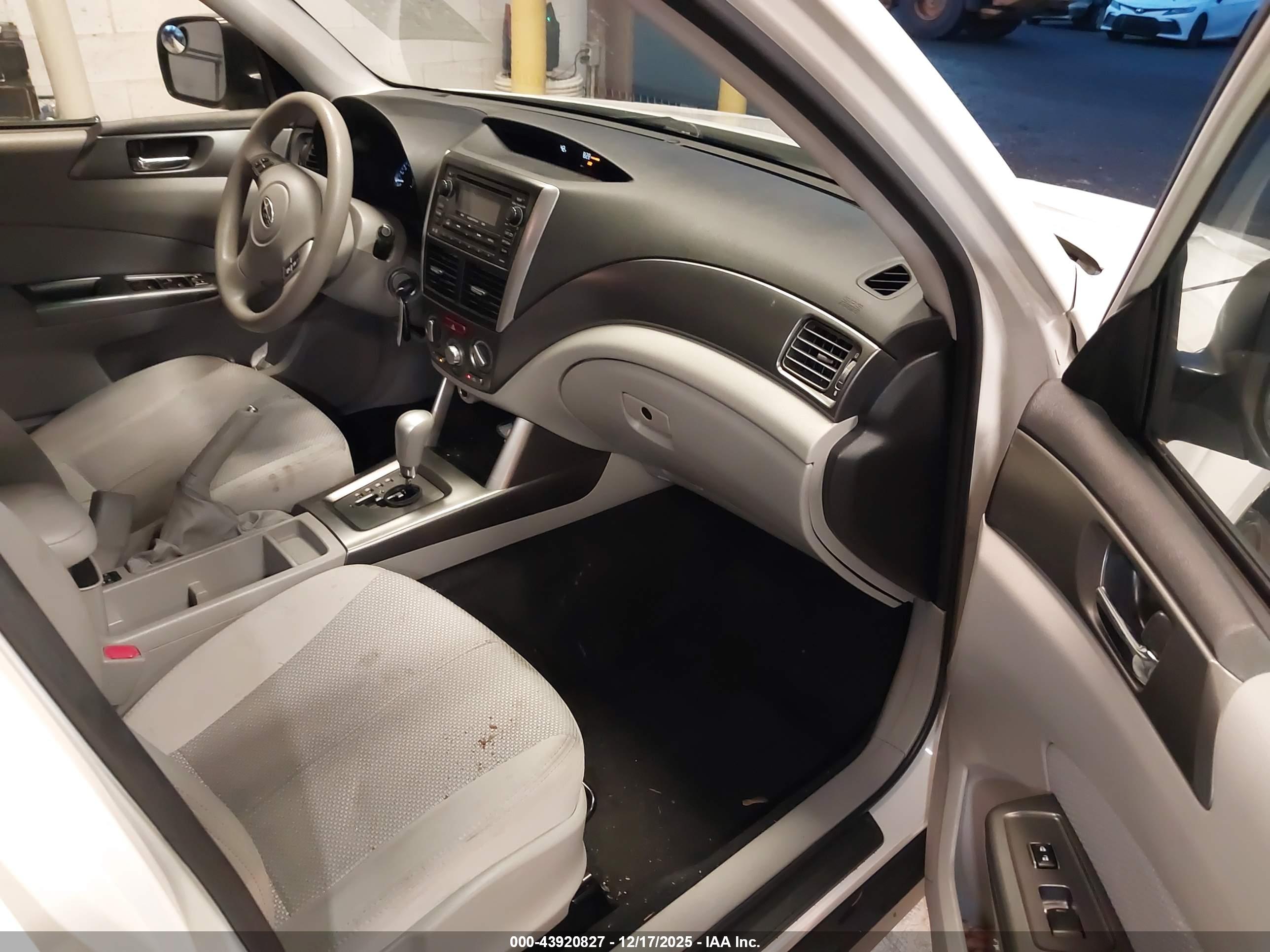 SUBARU FORESTER image 5