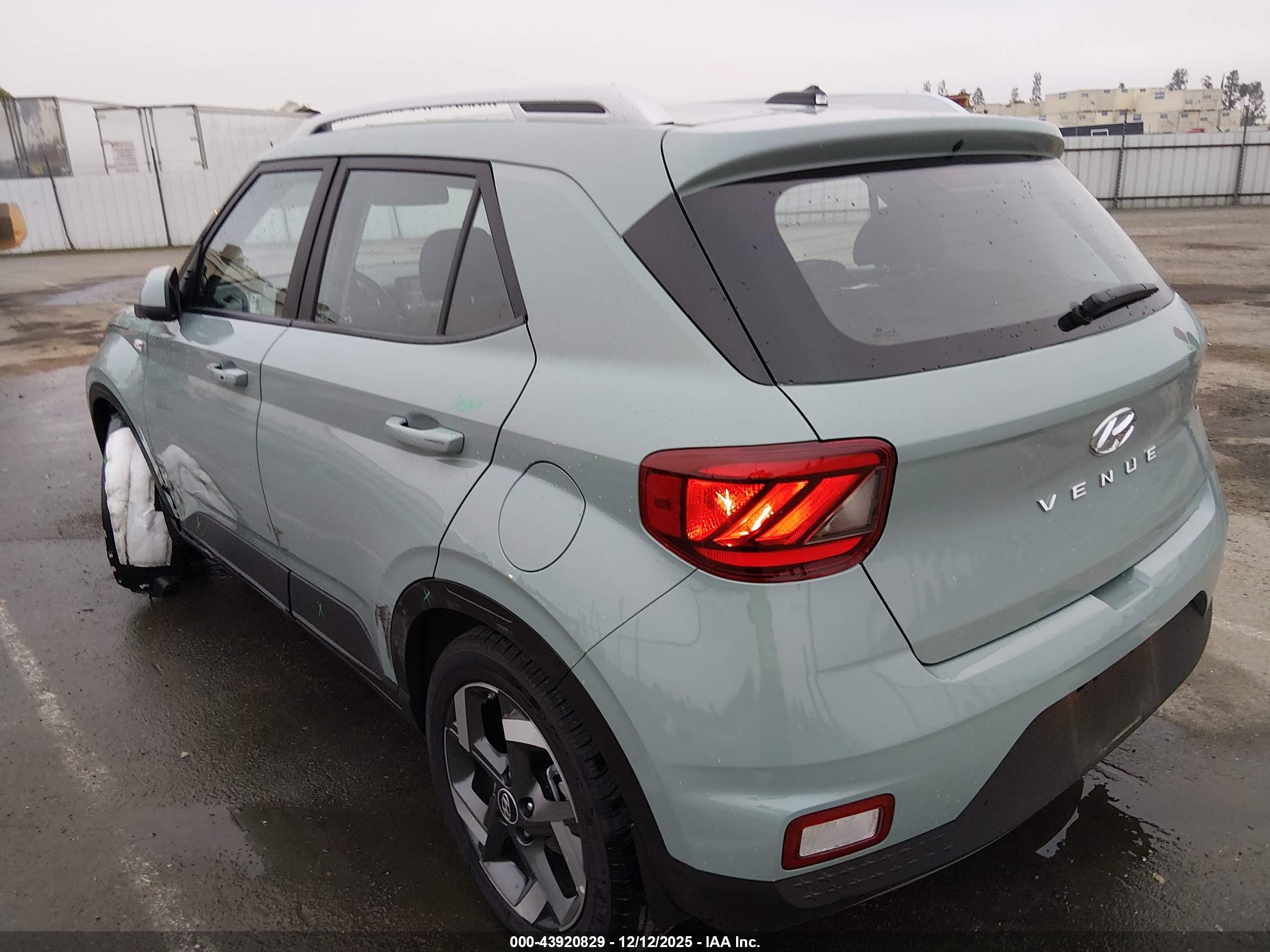 HYUNDAI VENUE image 3