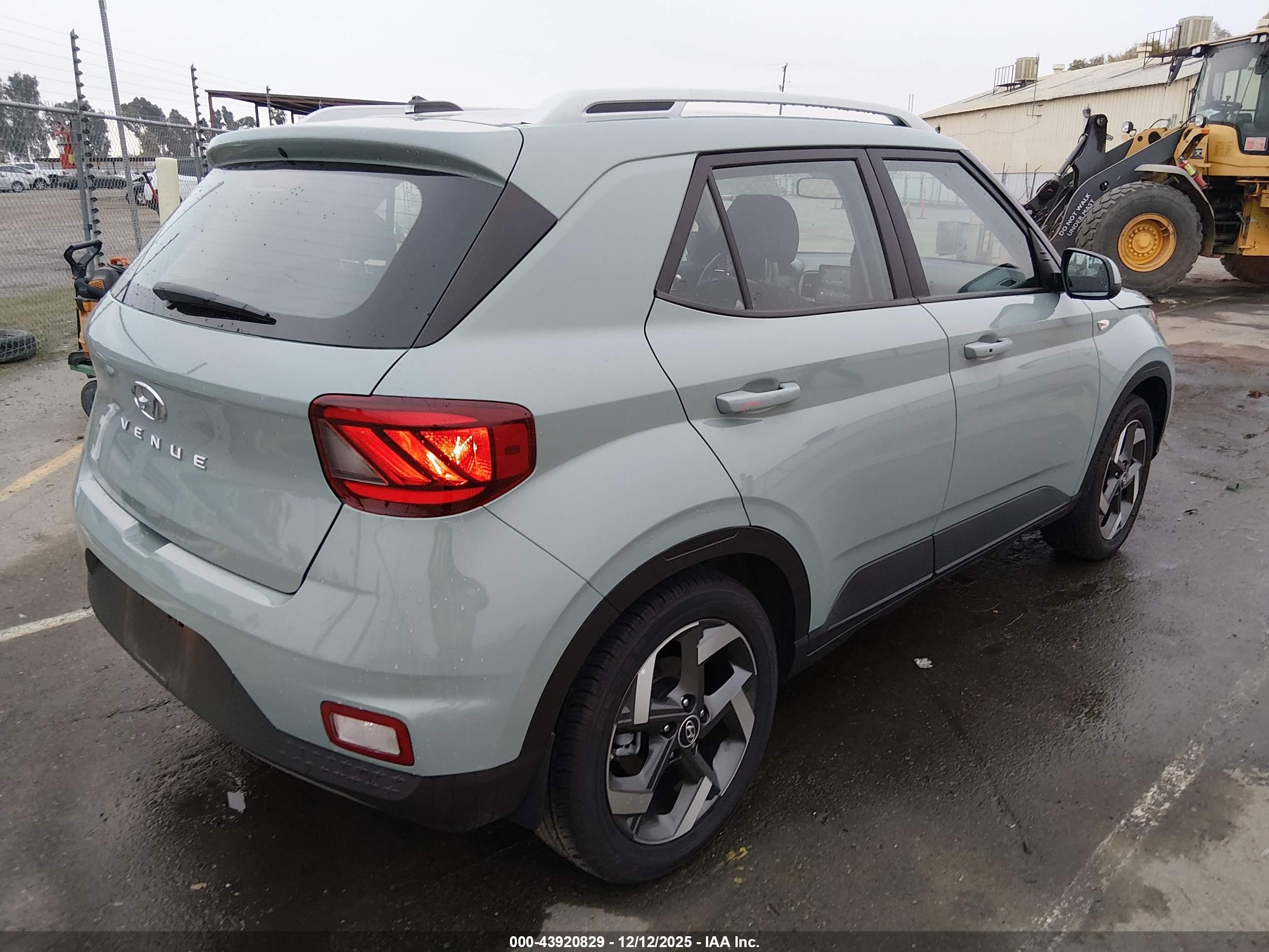 HYUNDAI VENUE image 4