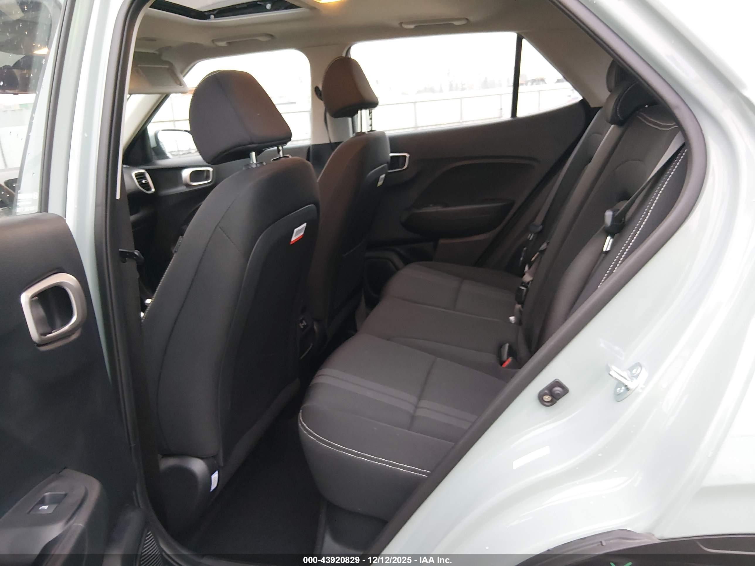 HYUNDAI VENUE image 8