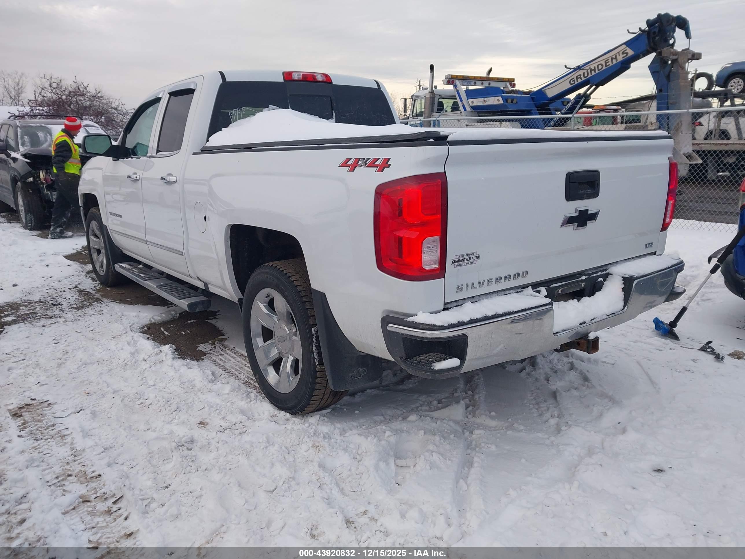 CHEVROLET SILVERADO image 3