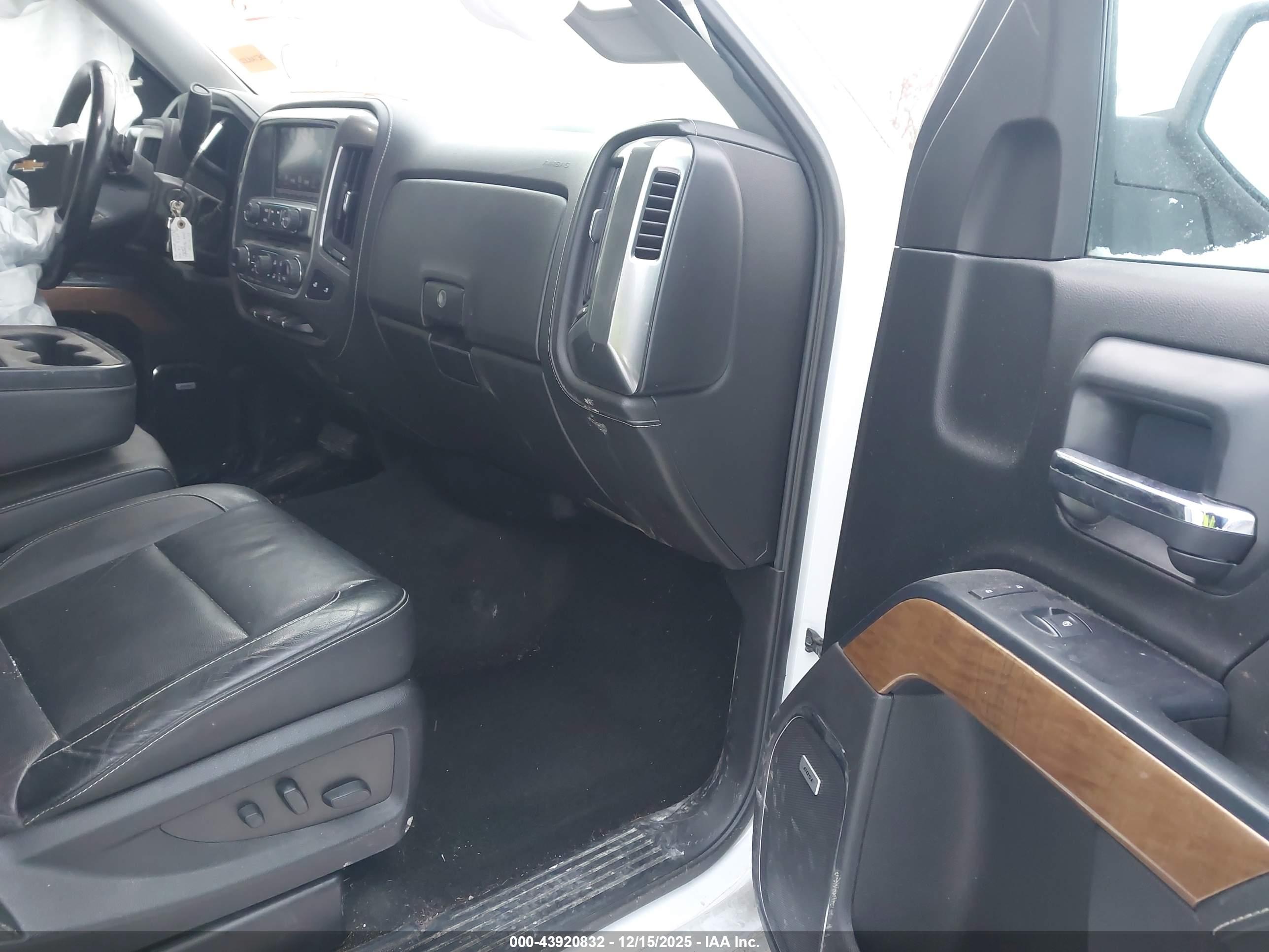 CHEVROLET SILVERADO image 5