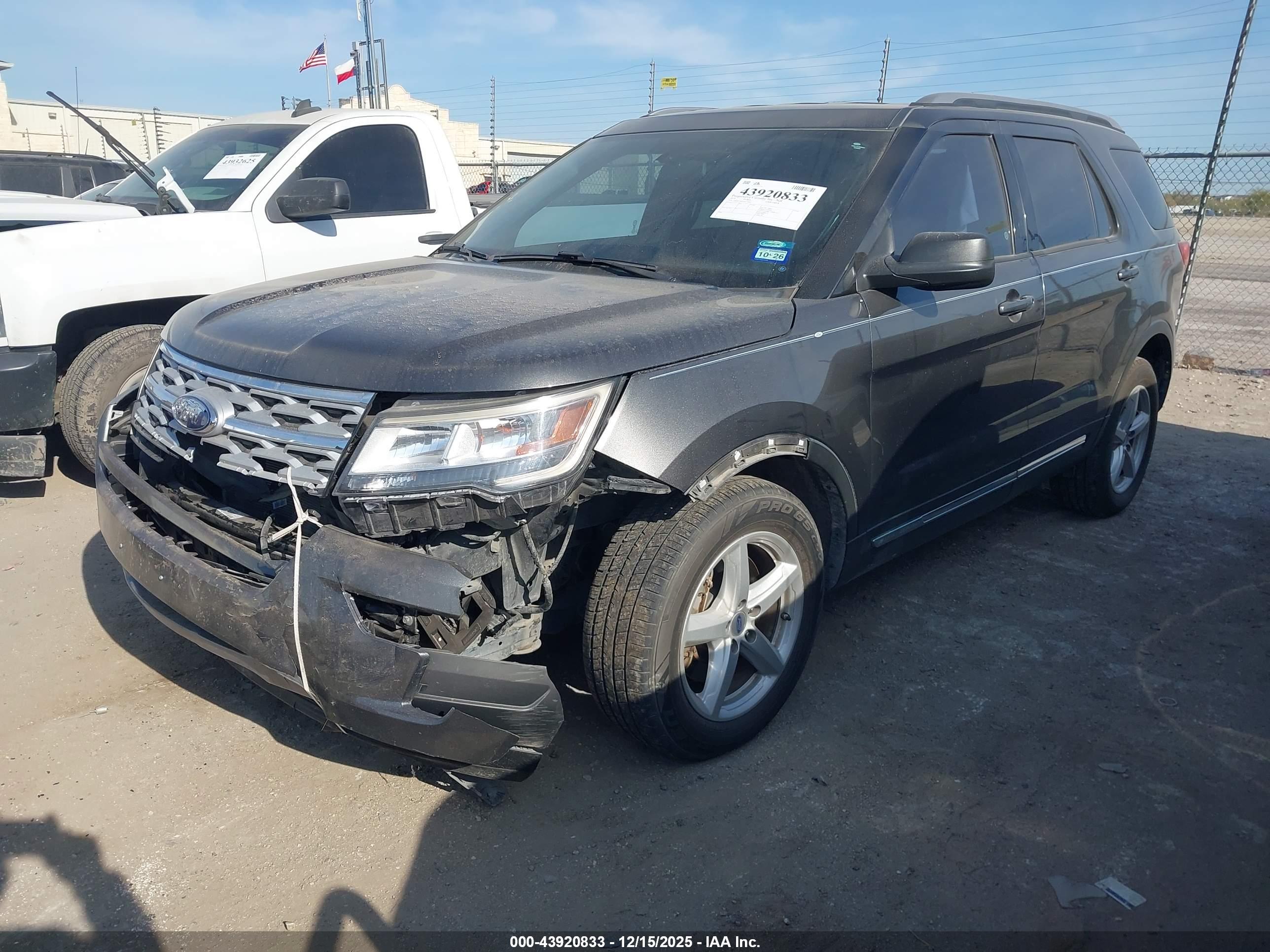 FORD EXPLORER image 2