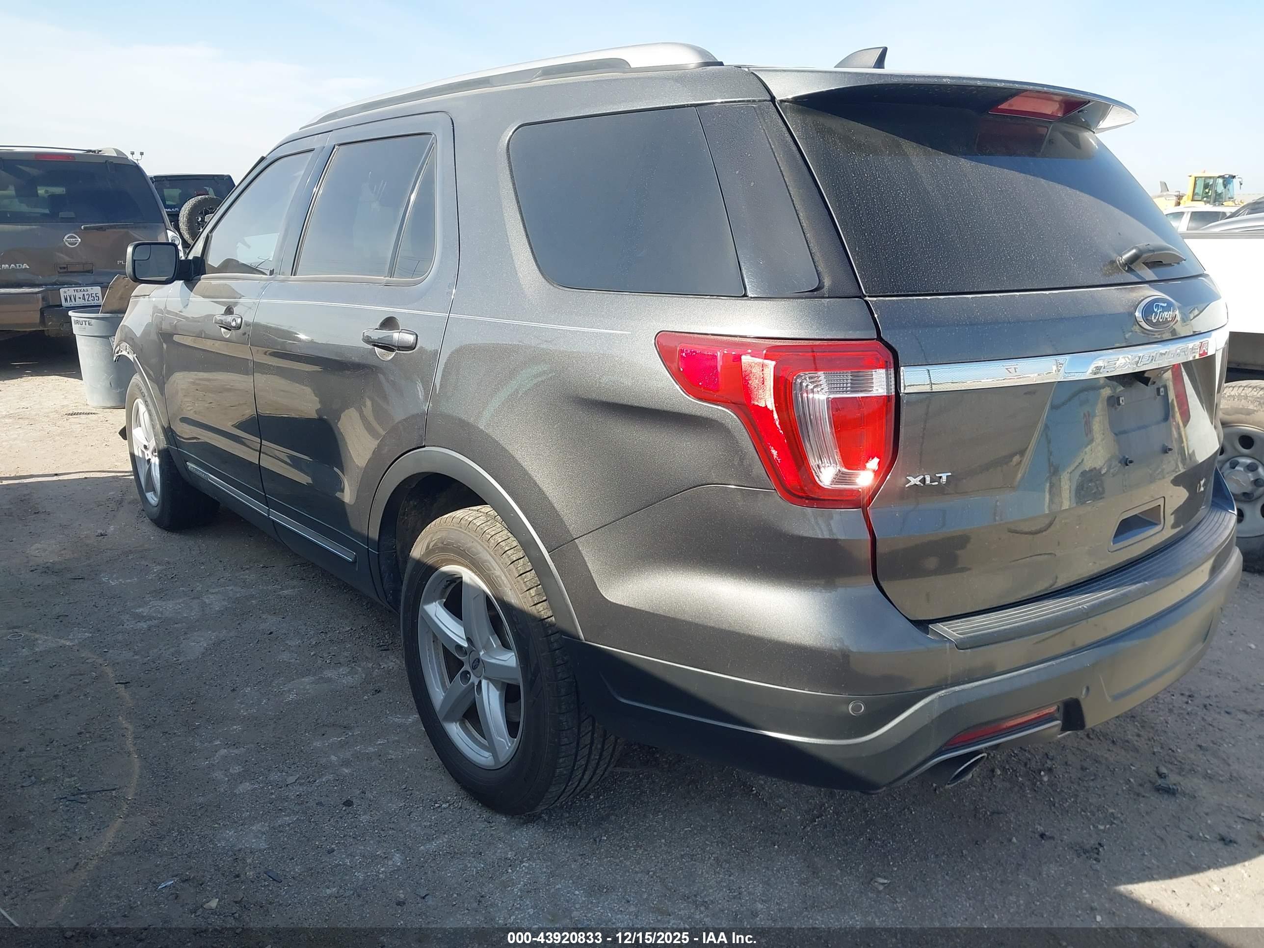 FORD EXPLORER image 3
