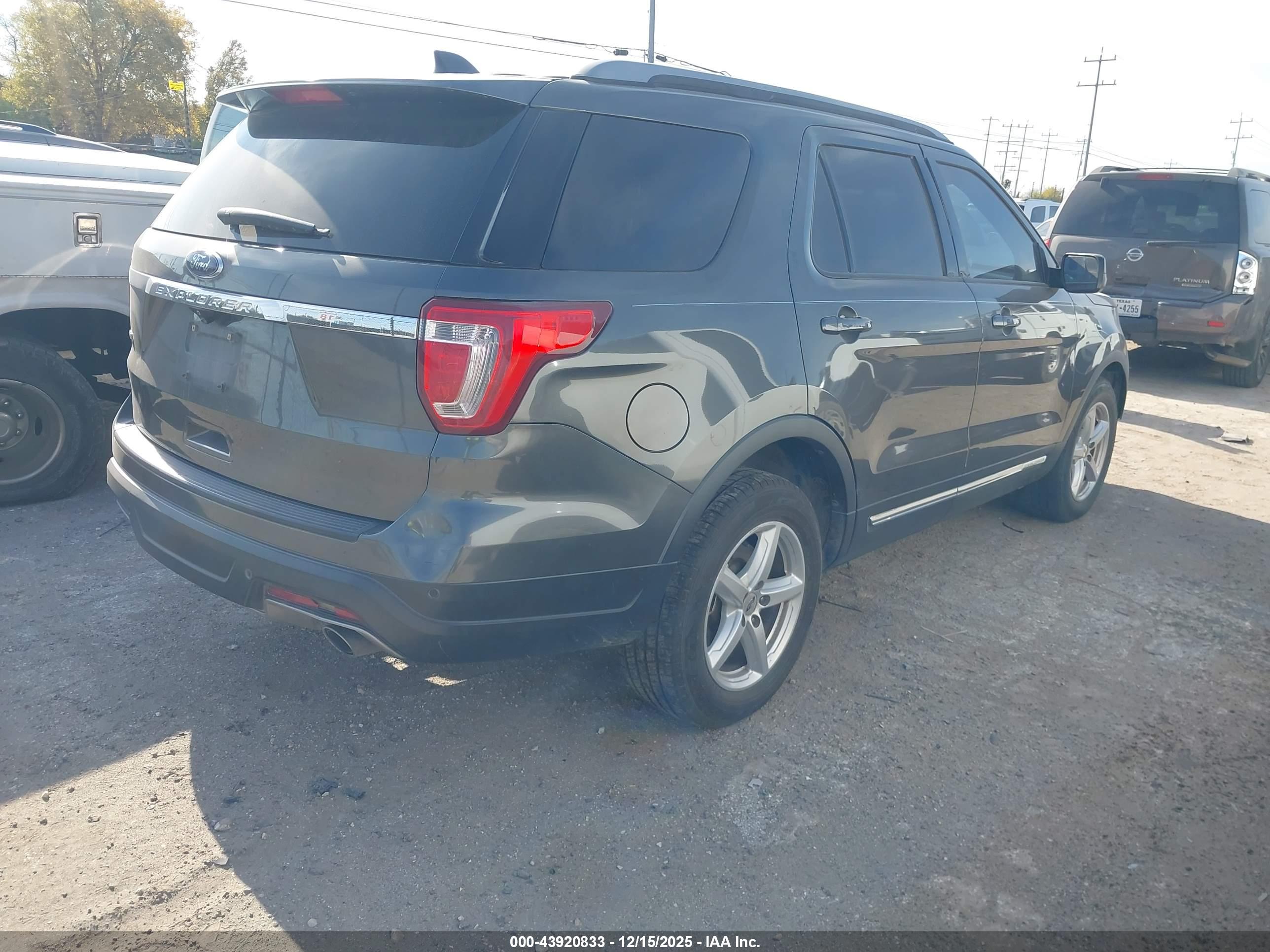 FORD EXPLORER image 4