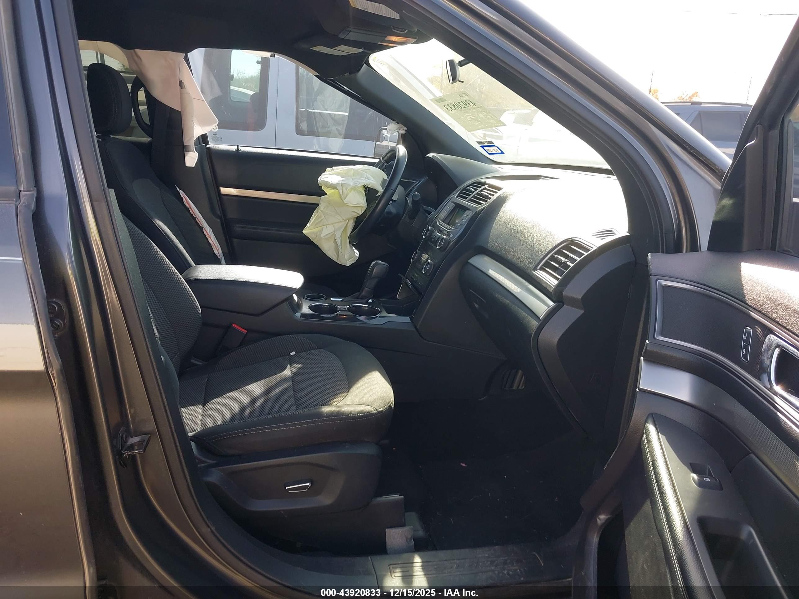 FORD EXPLORER image 5