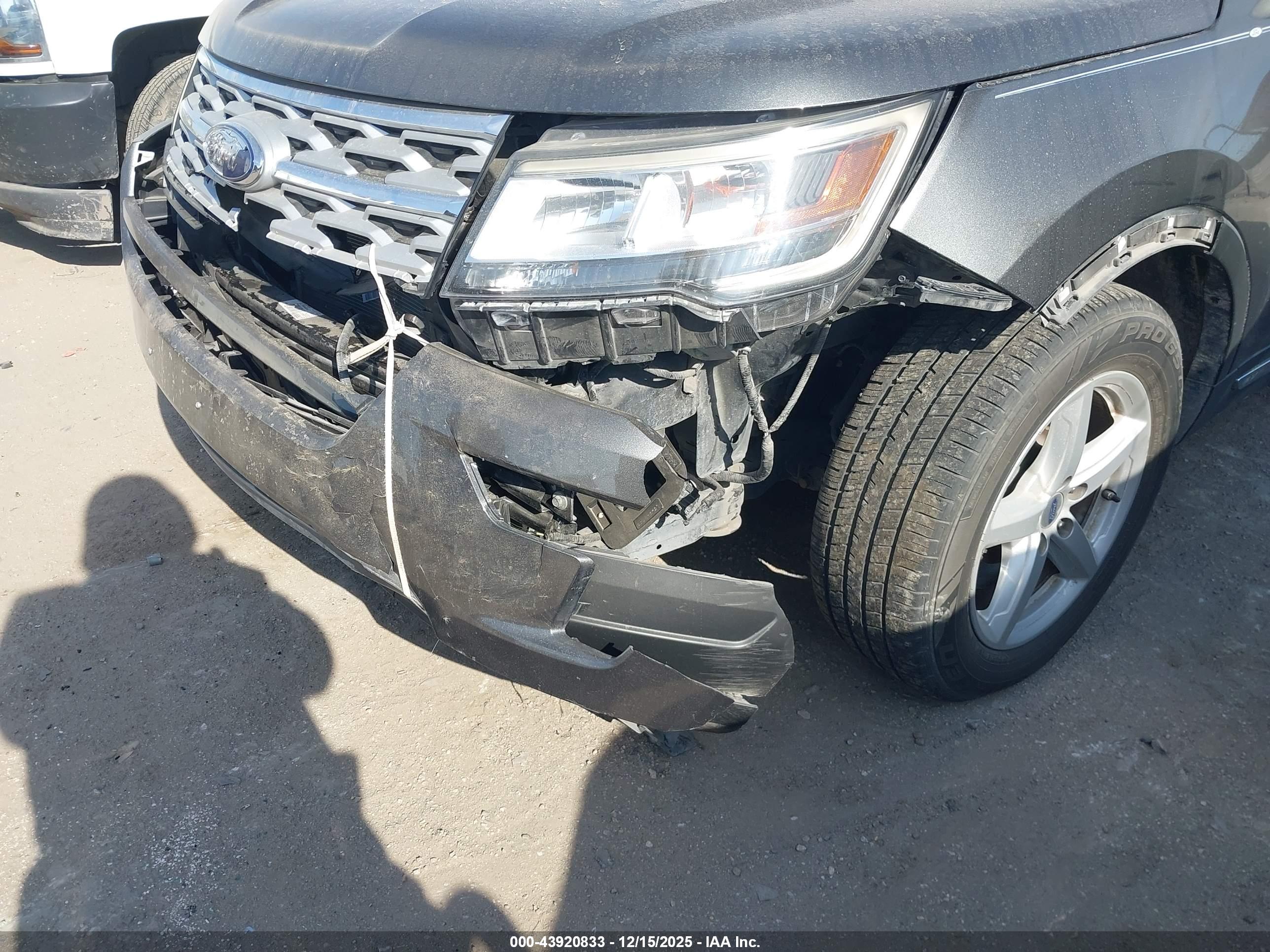 FORD EXPLORER image 6