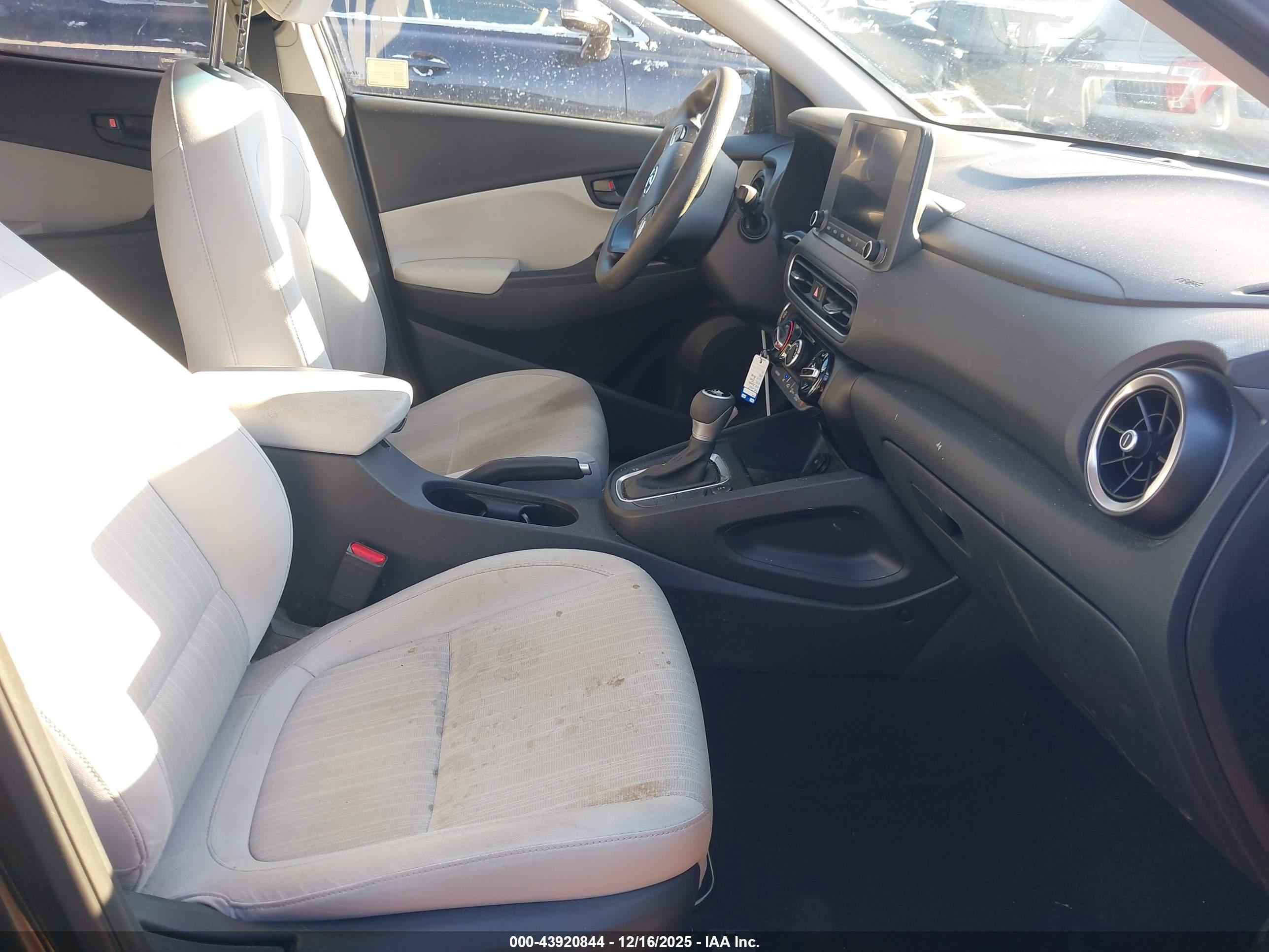 HYUNDAI KONA image 5