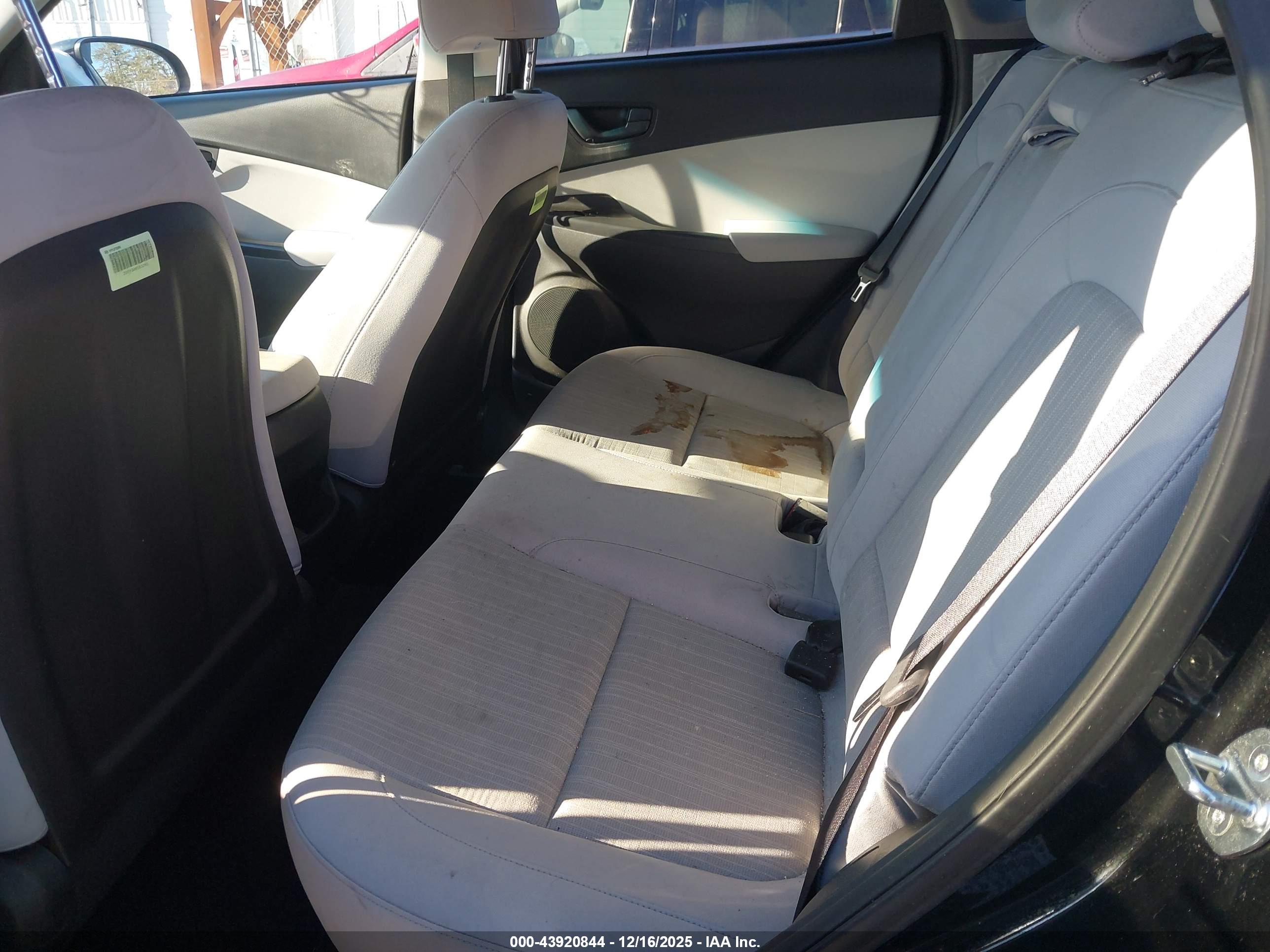 HYUNDAI KONA image 8