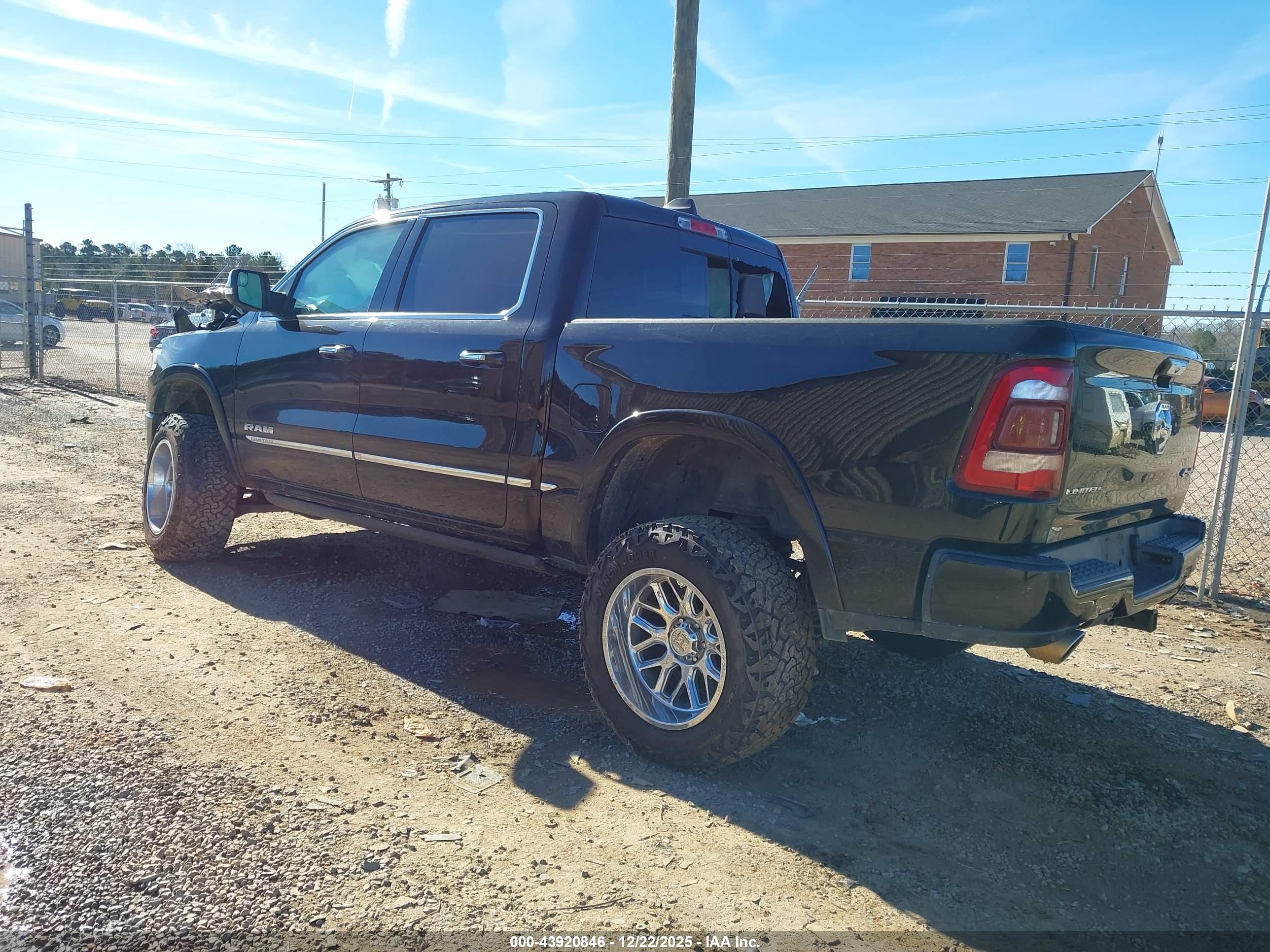 RAM 1500 image 3