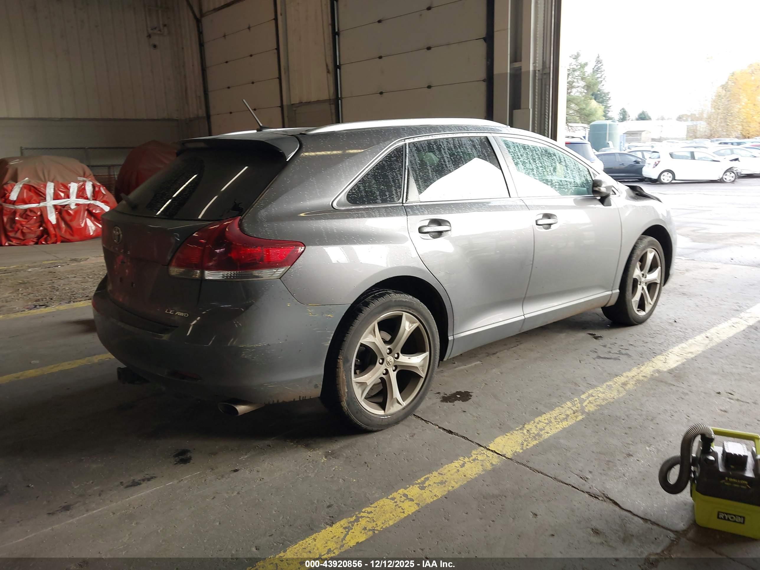 TOYOTA VENZA image 4