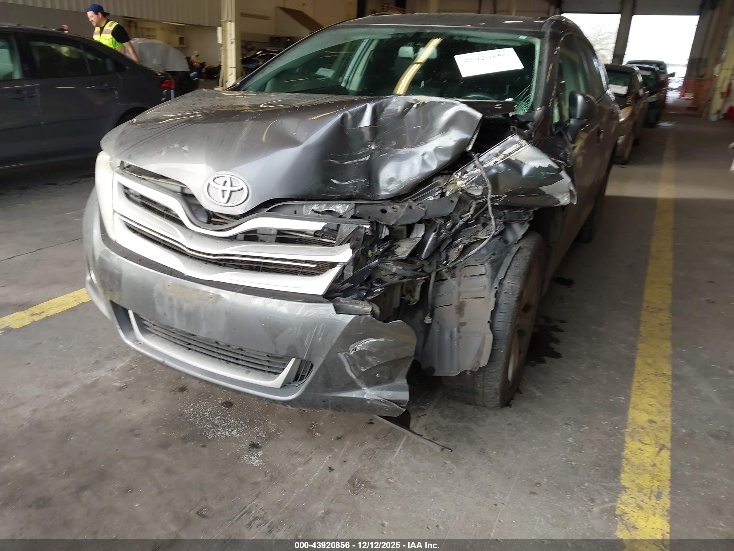TOYOTA VENZA image 6