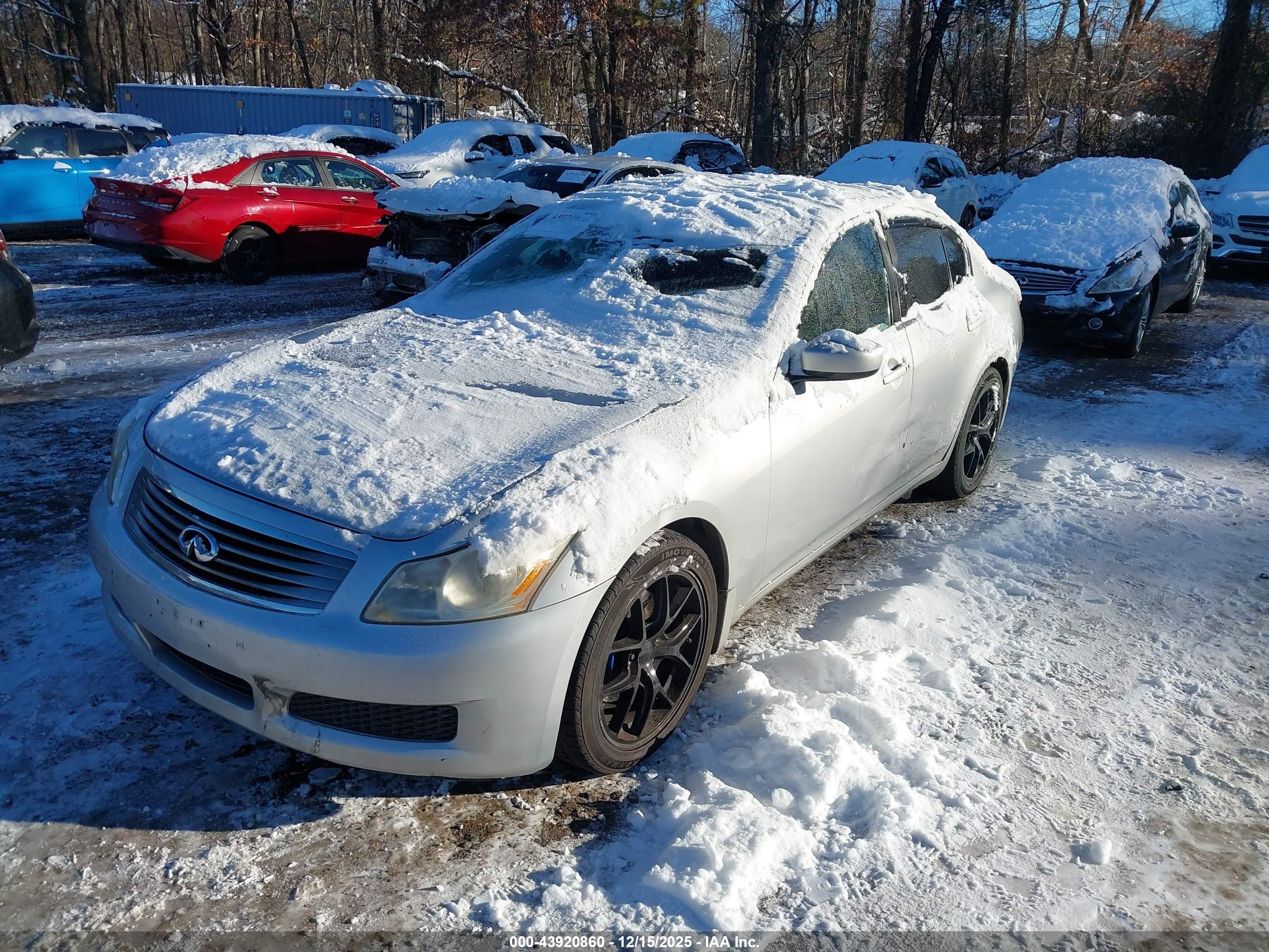 INFINITI G37 image 2