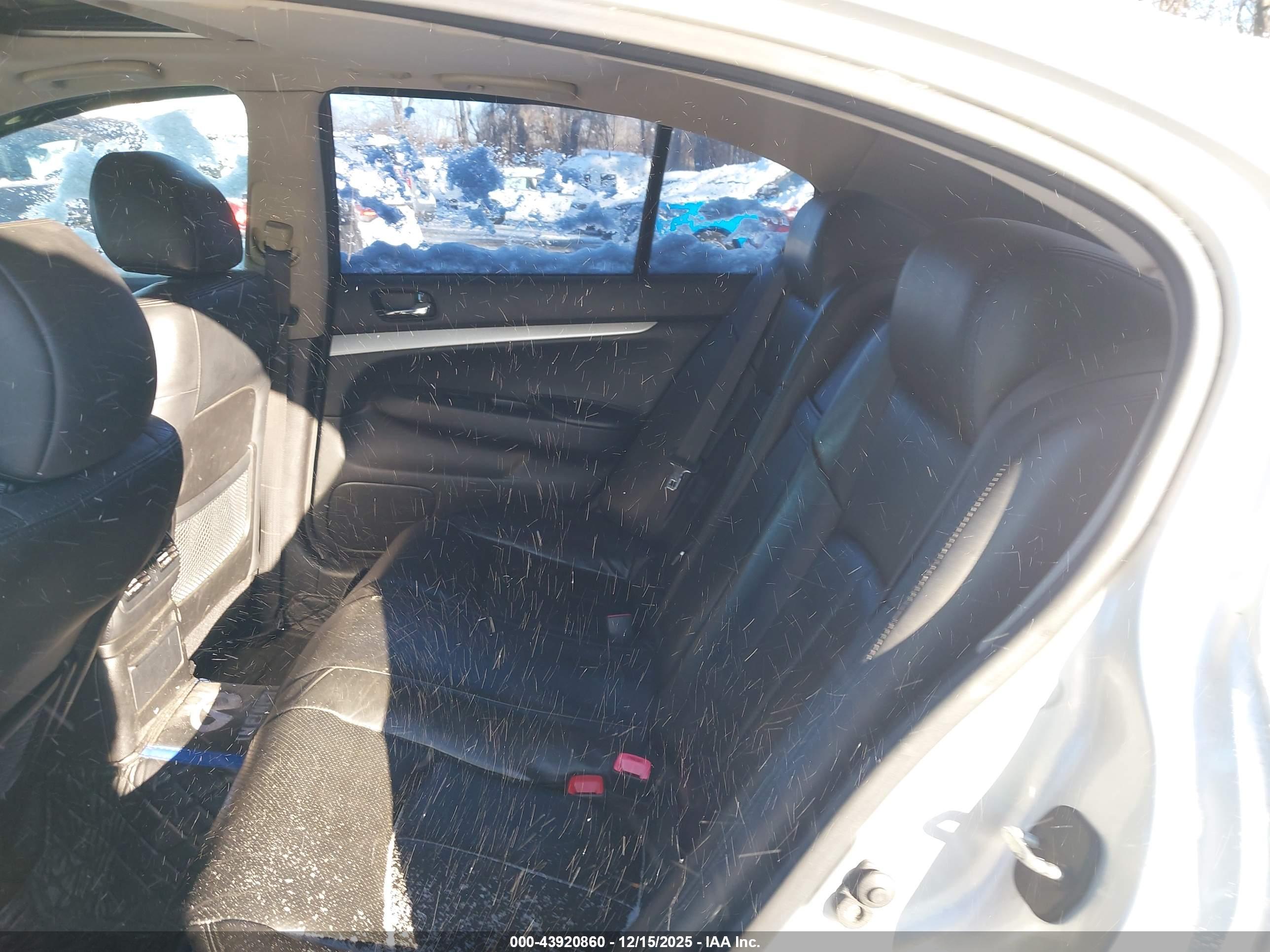 INFINITI G37 image 8