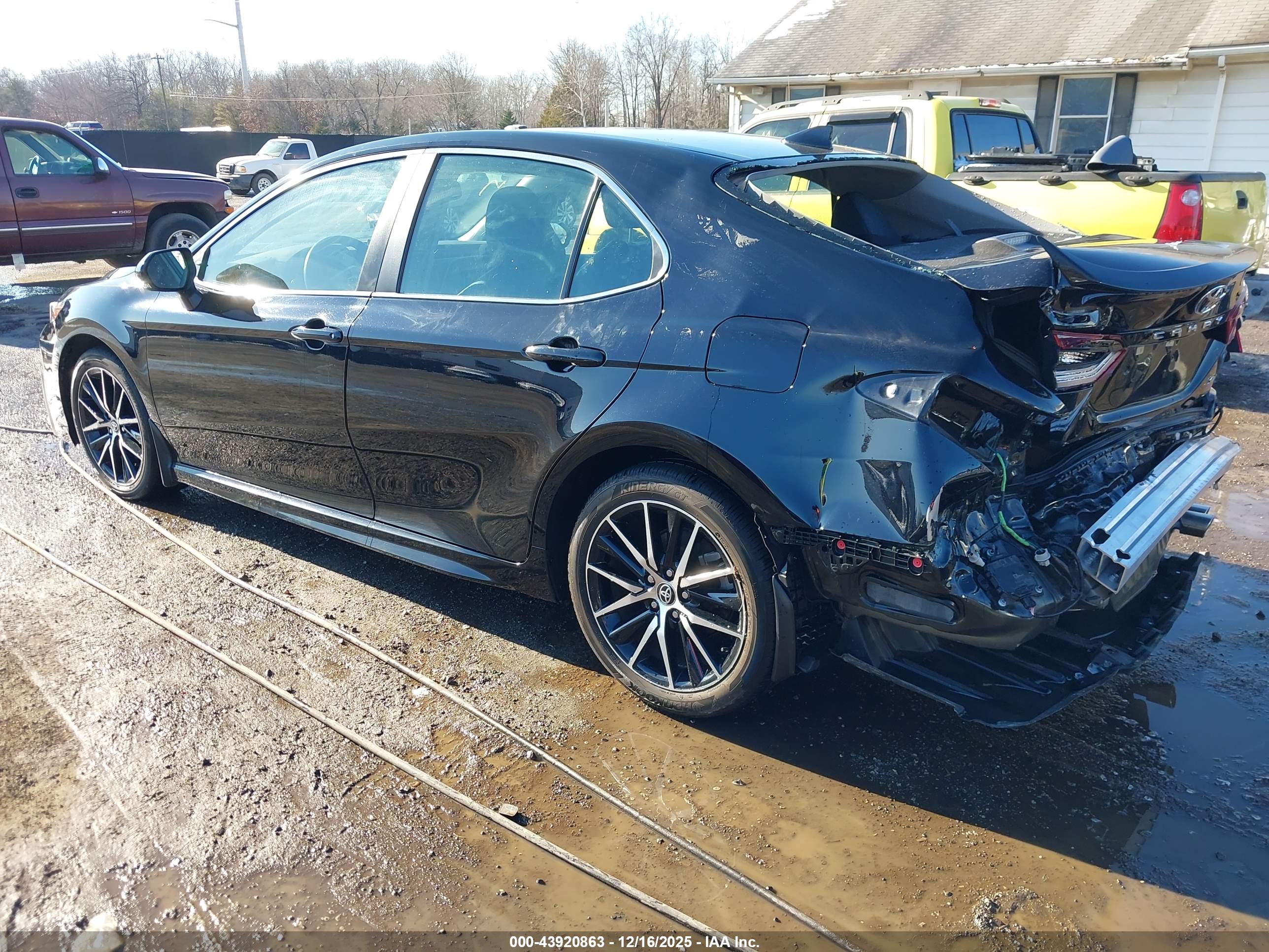 TOYOTA CAMRY image 3