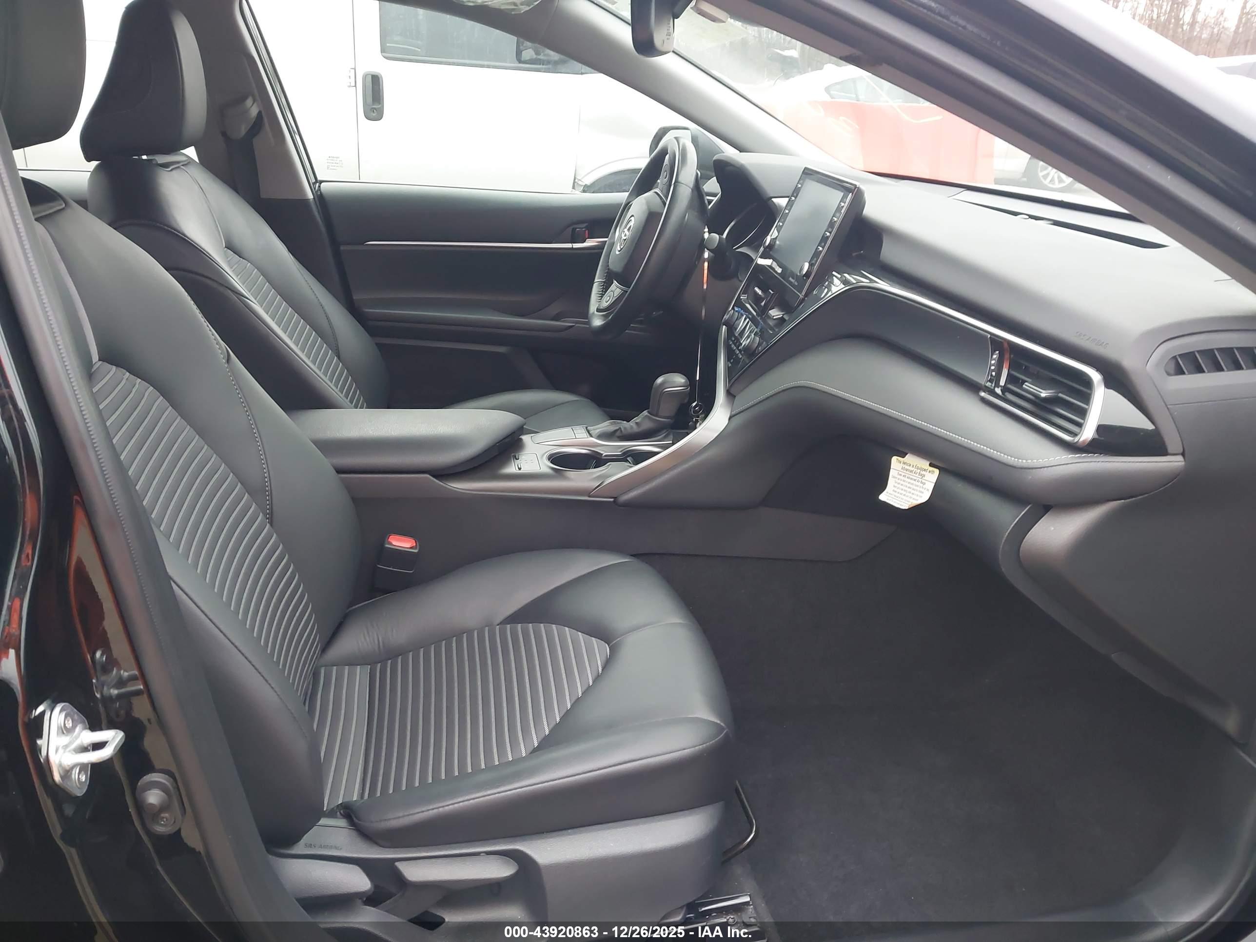 TOYOTA CAMRY image 5