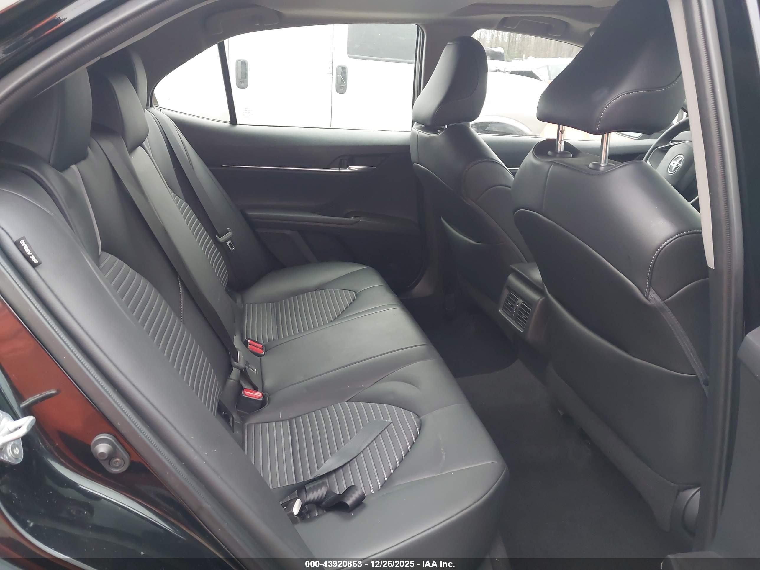 TOYOTA CAMRY image 8