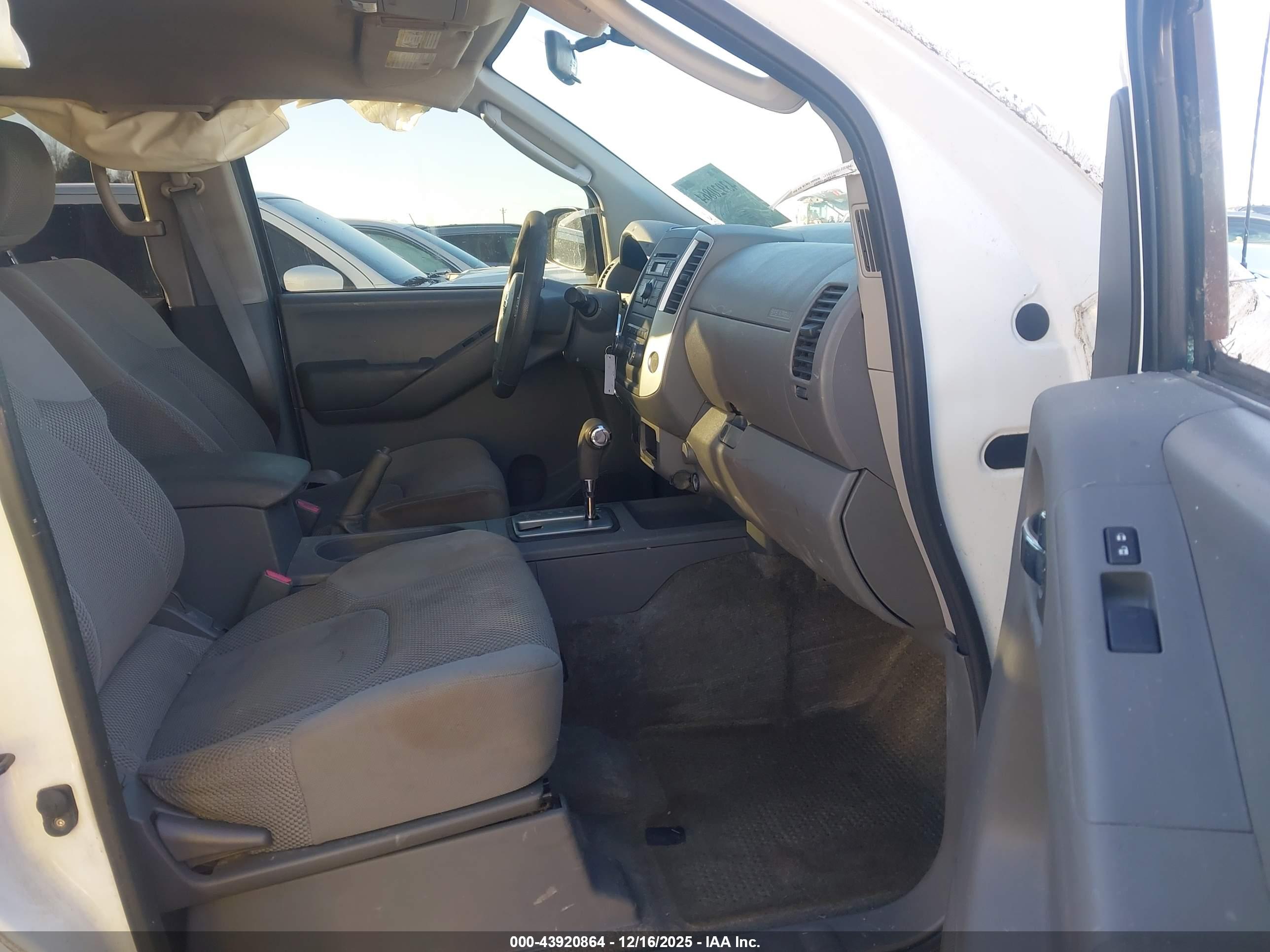 NISSAN FRONTIER image 5
