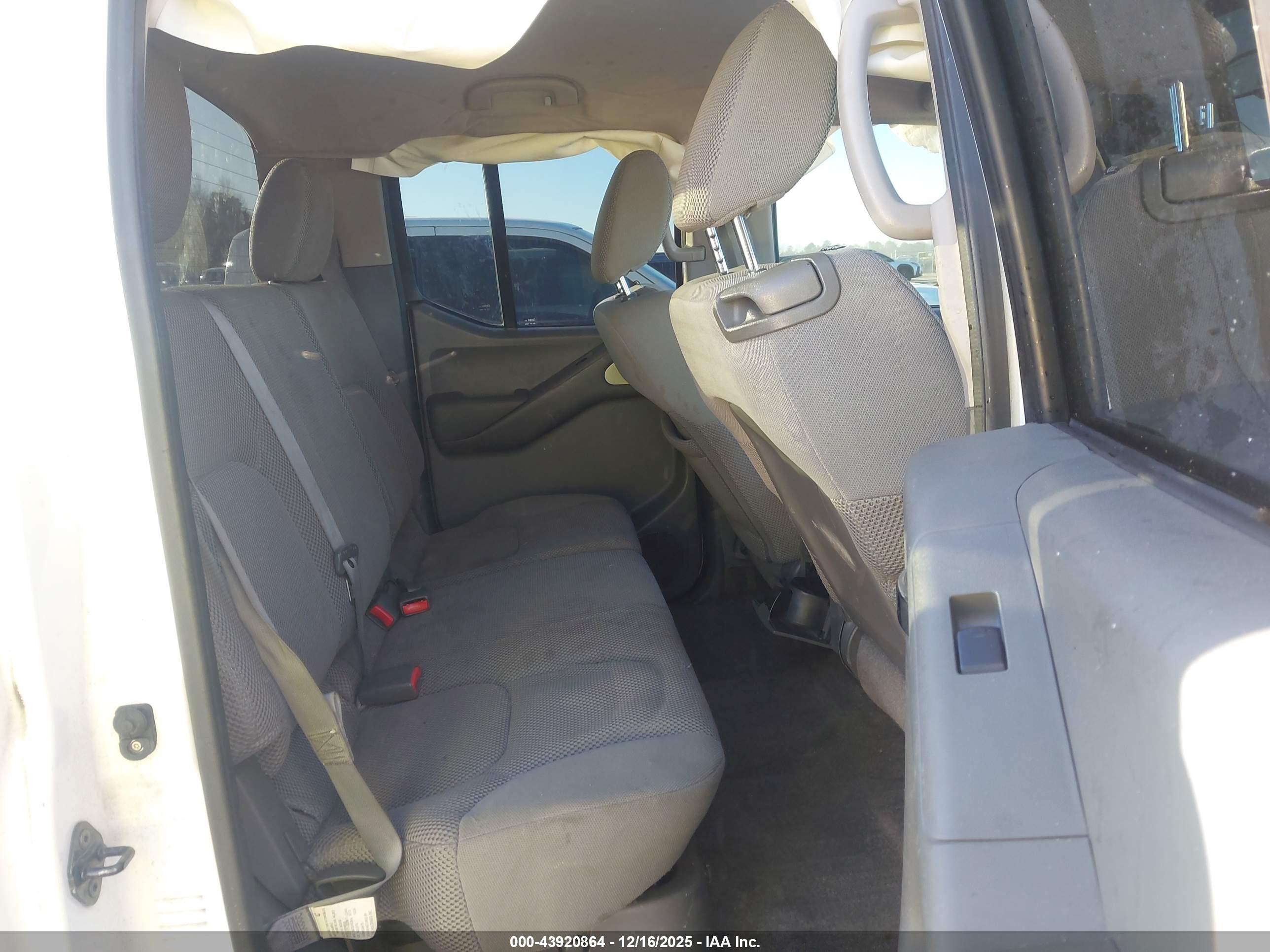 NISSAN FRONTIER image 8
